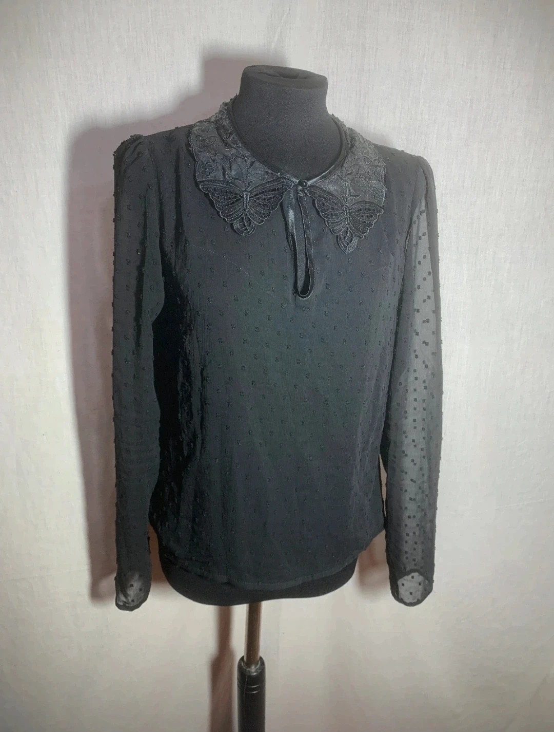Blusa Negra con Cuello Mariposa de Encaje | Black Blouse with Lace Butterfly Collar – el Armario de Lulú – taille L / 40 / 12 2
