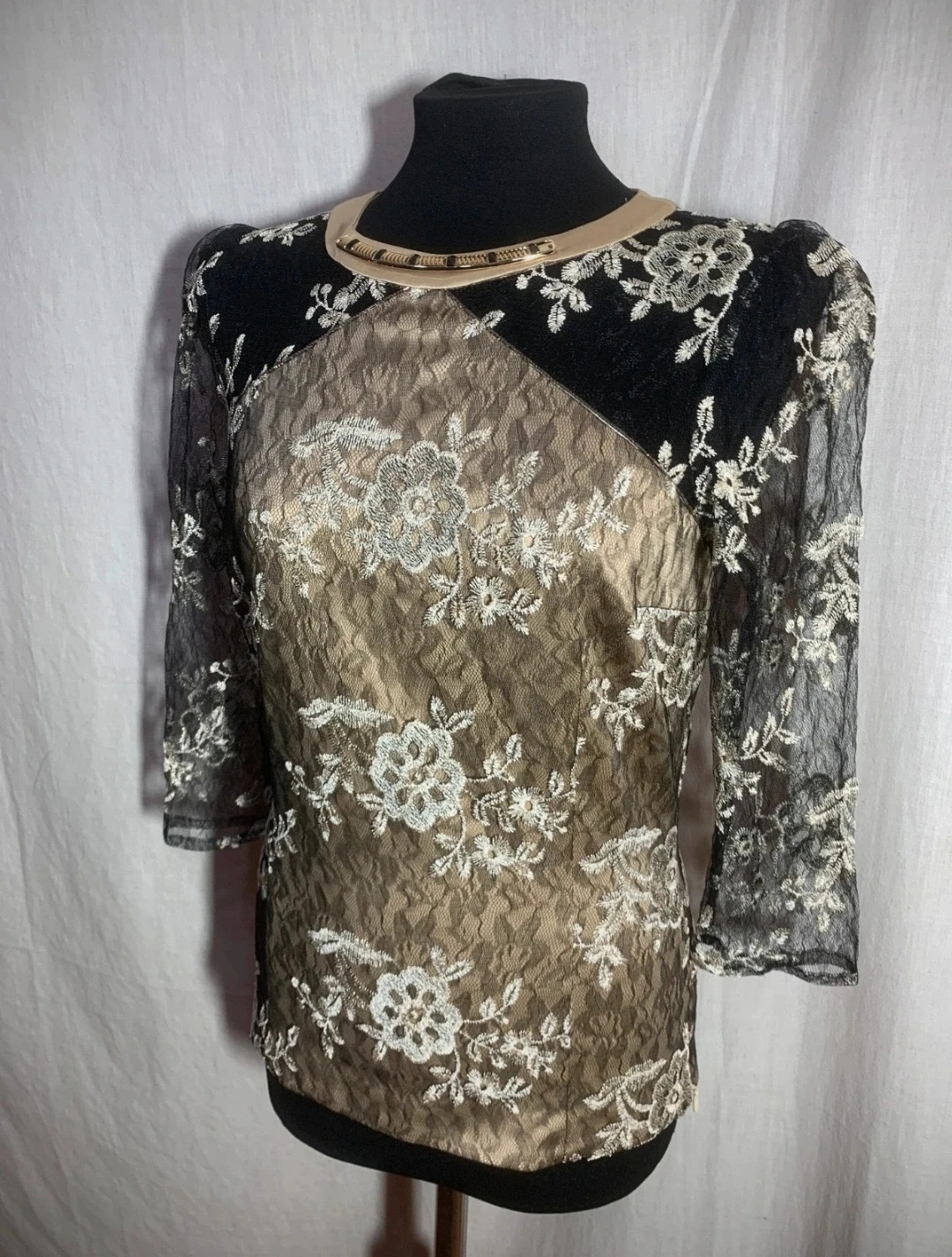 Blusa de Encaje Dorada | Golden Lace Blouse | Blouse en Dentelle Dorée – el Armario de Lulú – taille S / 36 / 8 5