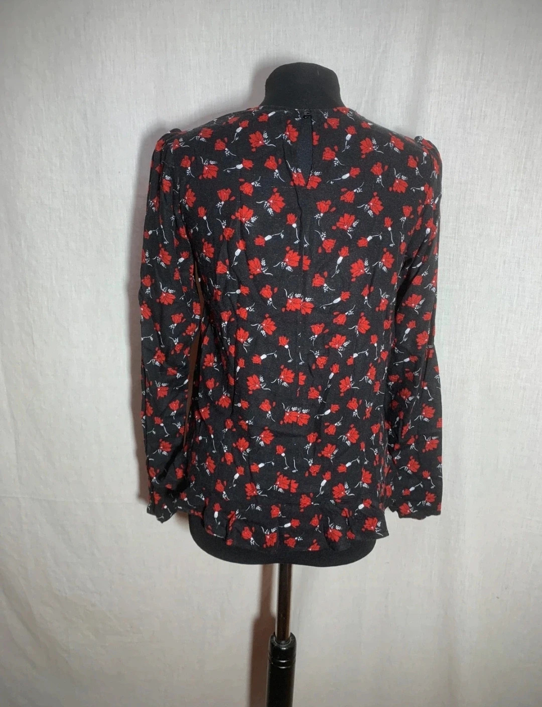 Blusa Negra con Estampado Floral Rojo | Black Blouse with Red Floral Print | Mango – Mango – taille M / 38 / 10 2