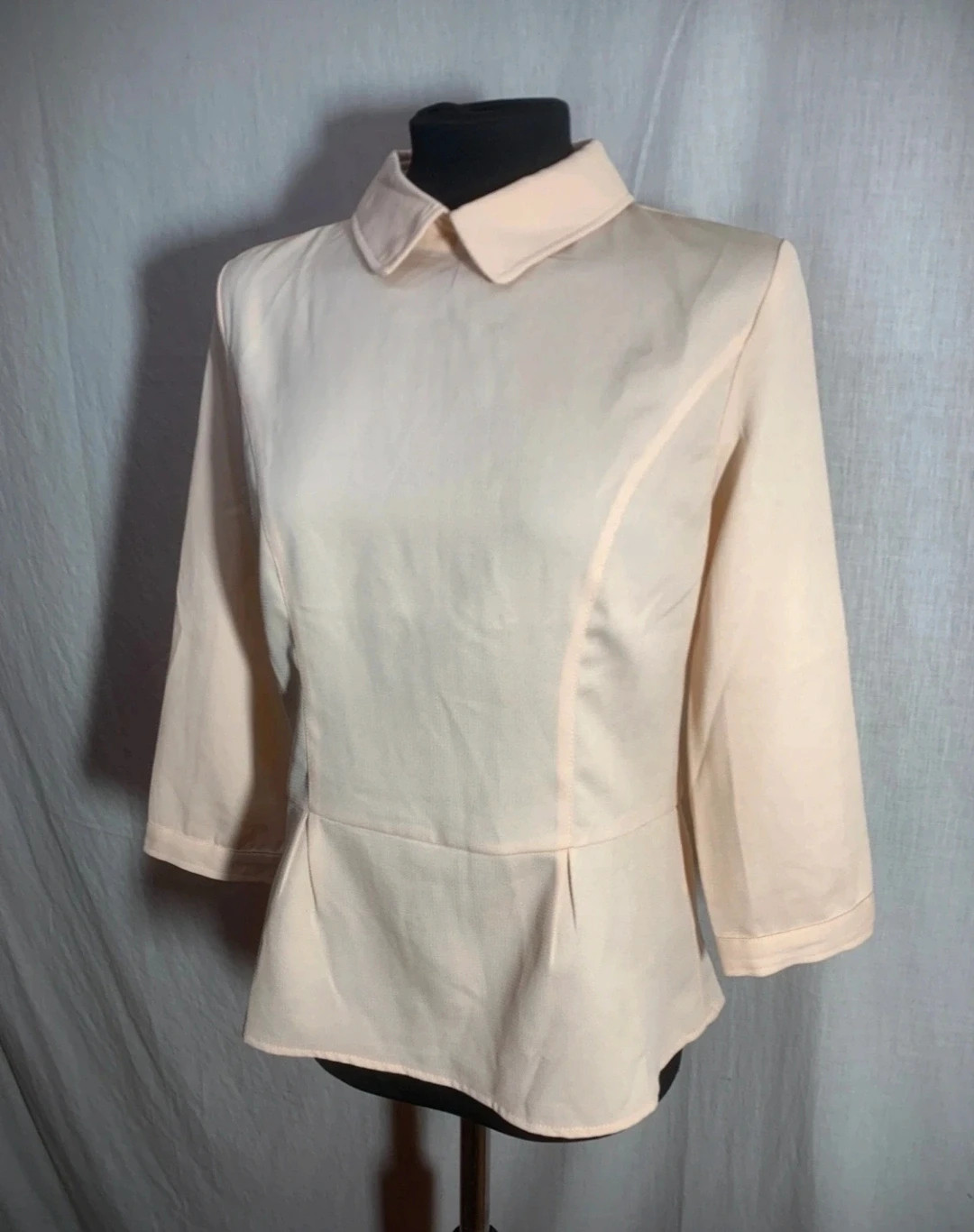 Blusa con Cuello de Cisne Beige | Beige Turtleneck Blouse | Blouse Beige à Col Roulé – AKINO LAUDE – taille L / 40 / 12 3