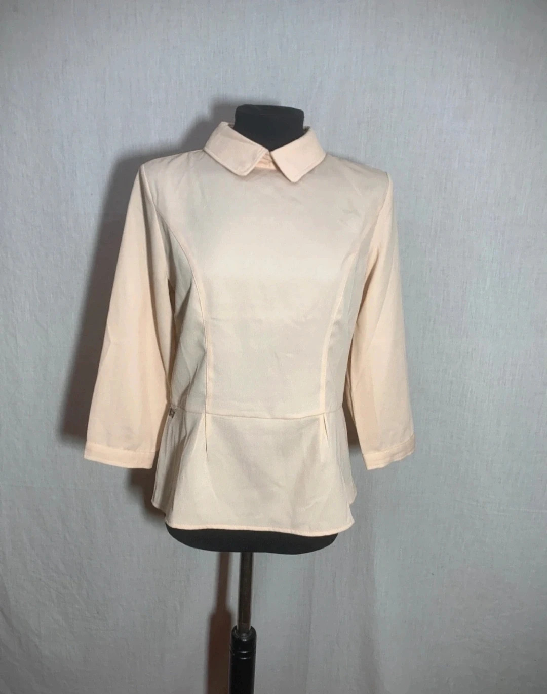 Blusa con Cuello de Cisne Beige | Beige Turtleneck Blouse | Blouse Beige à Col Roulé – AKINO LAUDE – taille L / 40 / 12 5