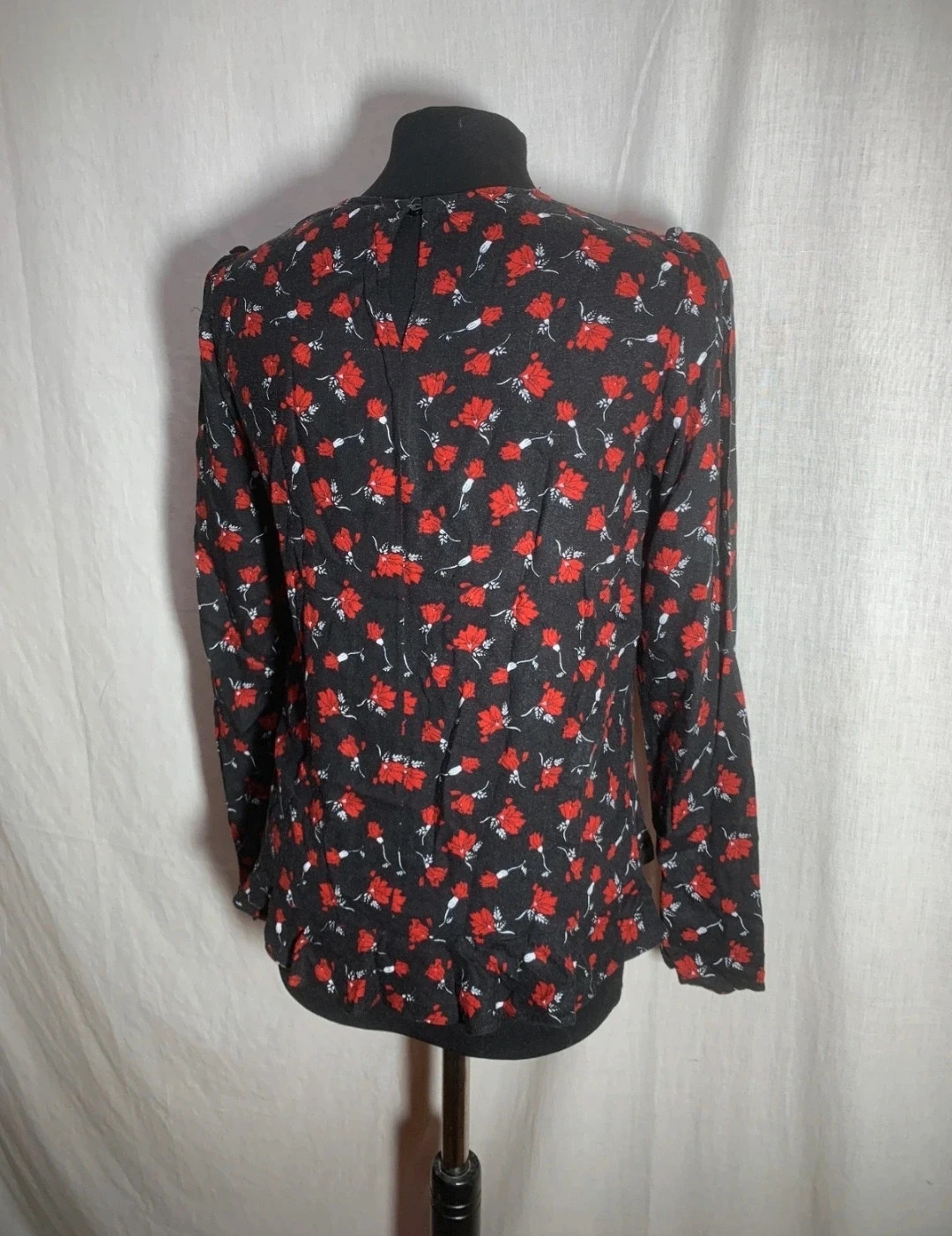 Blusa Negra con Estampado Floral Rojo | Black Blouse with Red Floral Print | Mango – Mango – taille M / 38 / 10 3