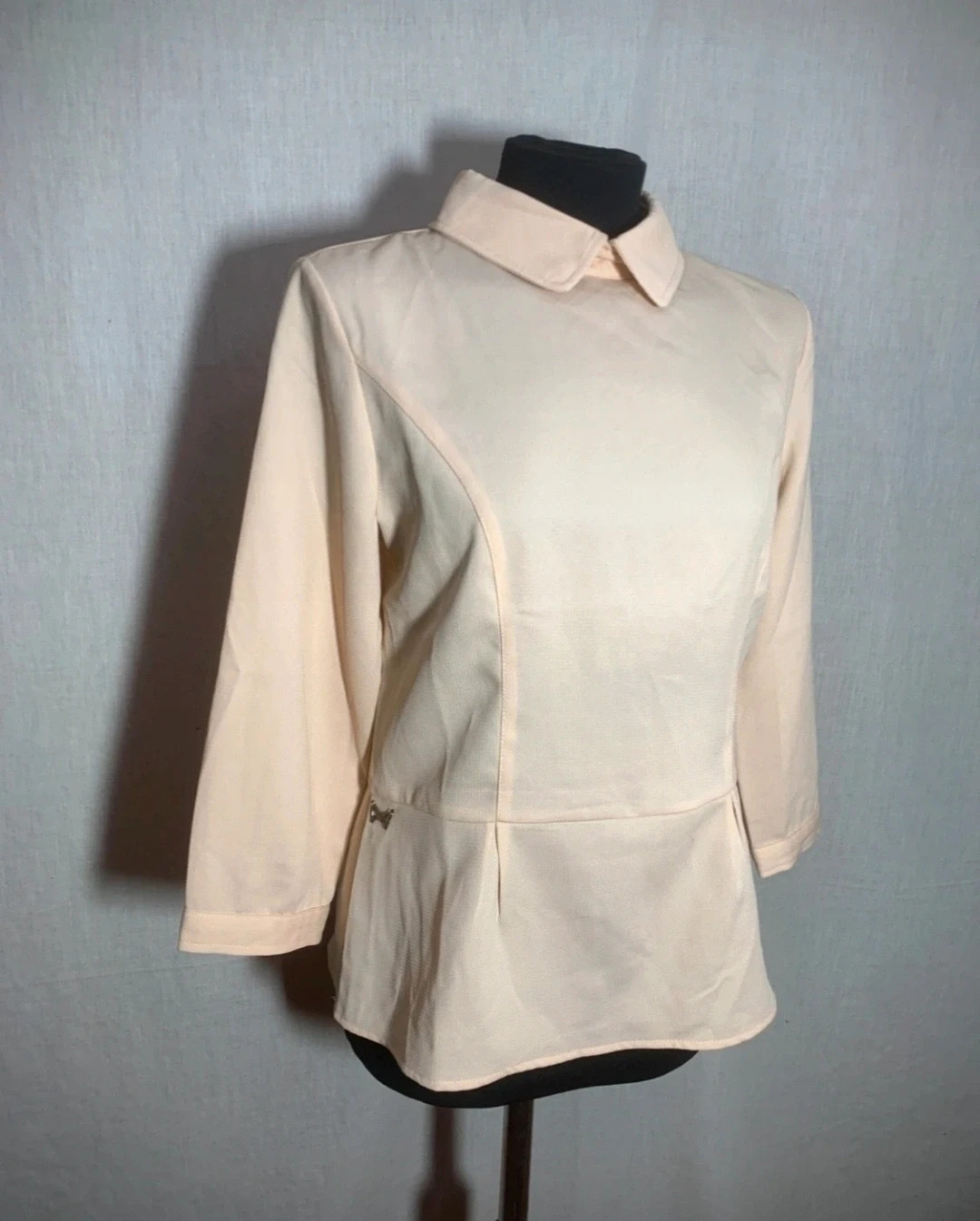 Blusa con Cuello de Cisne Beige | Beige Turtleneck Blouse | Blouse Beige à Col Roulé – AKINO LAUDE – taille L / 40 / 12 4
