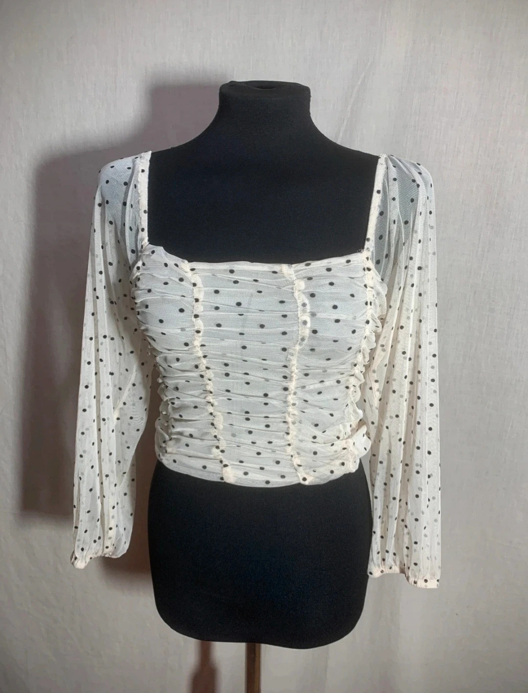 Blusa Crop-Top Blanca con Lunares Negros | White Crop-Top Blouse with Black Polka Dots | Bershka – Bershka – taille XS / 34 / 6 4