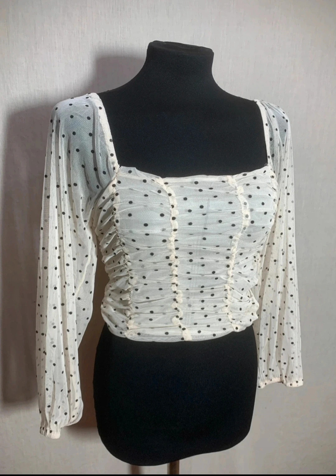 Blusa Crop-Top Blanca con Lunares Negros | White Crop-Top Blouse with Black Polka Dots | Bershka – Bershka – taille XS / 34 / 6 3
