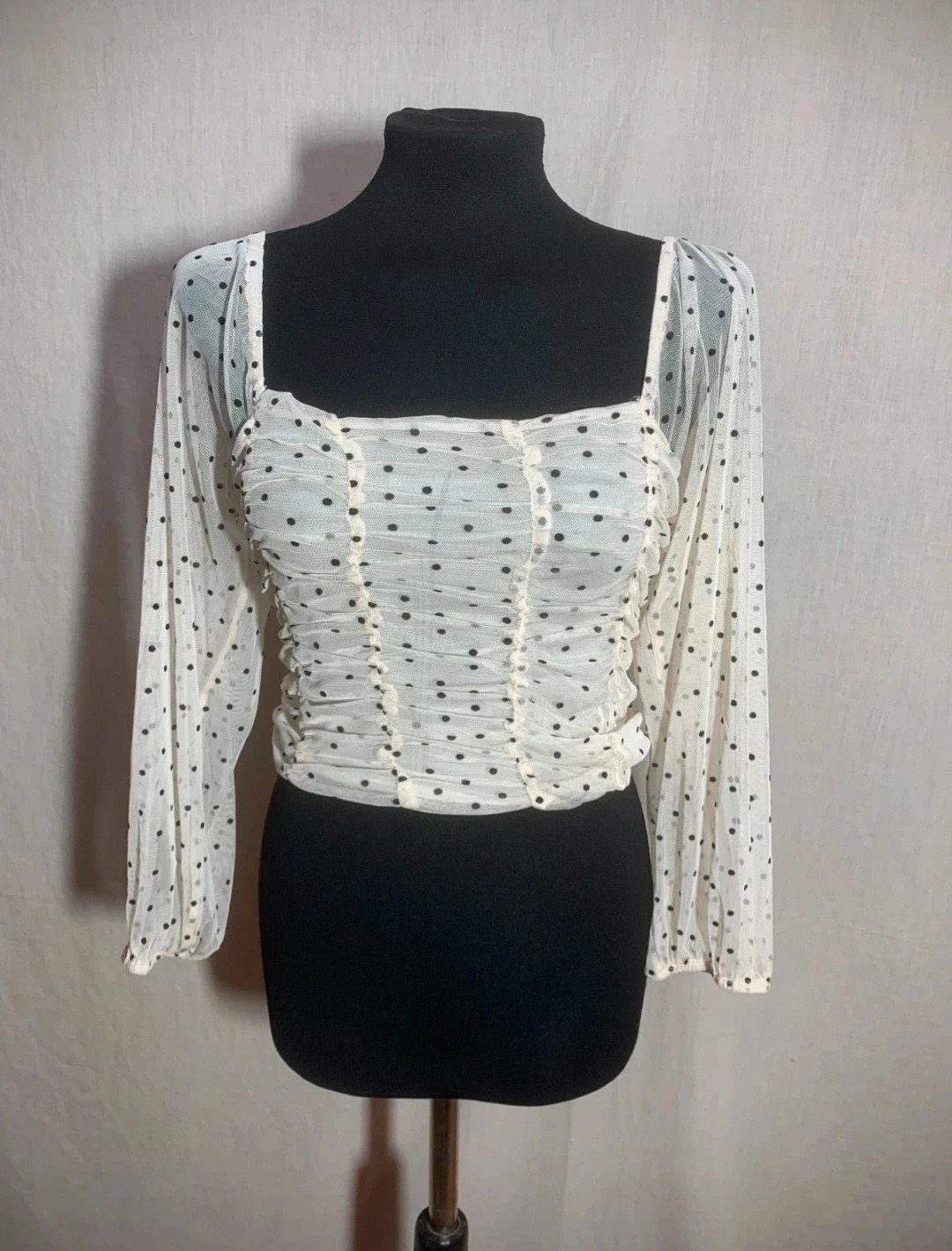 Blusa Crop-Top Blanca con Lunares Negros | White Crop-Top Blouse with Black Polka Dots | Bershka – Bershka – taille XS / 34 / 6 2
