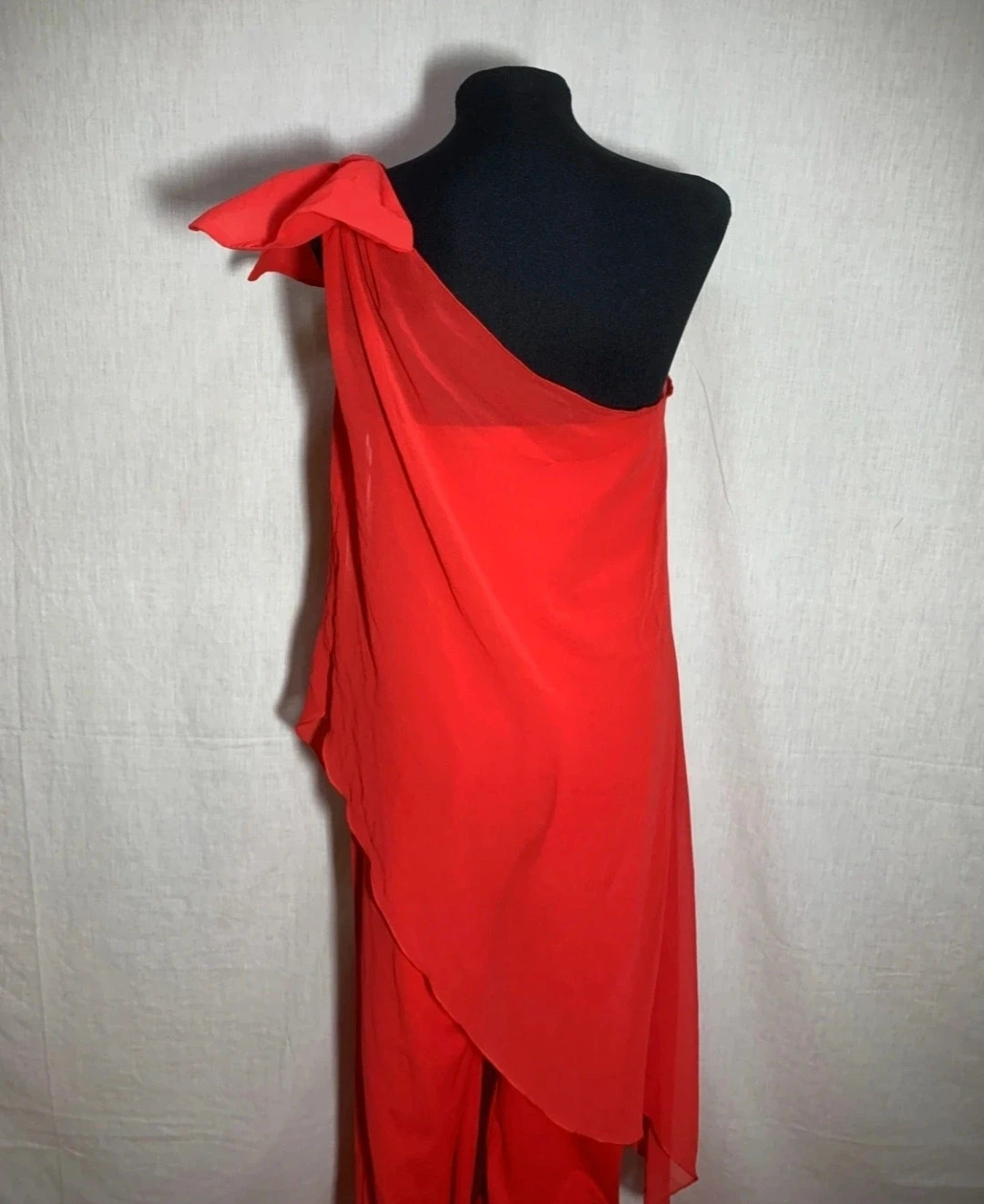 Mono fiesta asimétrico Rojo | Red Asymmetric Party Jumpsuit | Combinaison soirée asymétrique – Marta en Brazil – taille S / 36 / 8 4