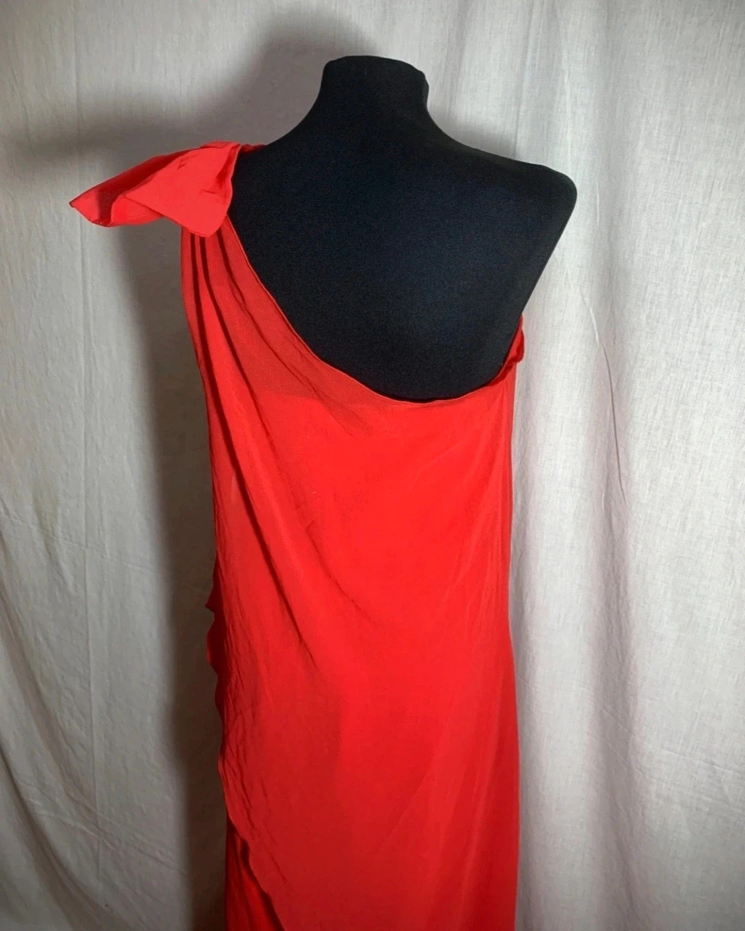 Mono fiesta asimétrico Rojo | Red Asymmetric Party Jumpsuit | Combinaison soirée asymétrique – Marta en Brazil – taille S / 36 / 8 5