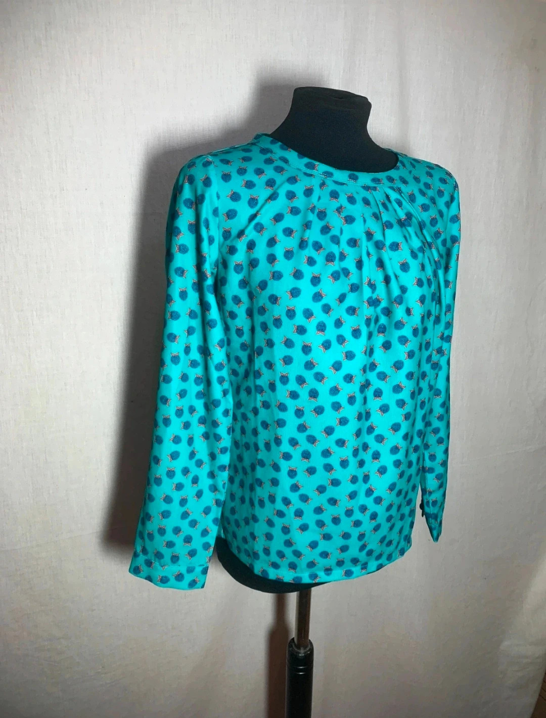Blusa Estampada Turquesa | Turquoise Printed Blouse | Akino Laude – AKINO LAUDE – taille XS / 34 / 6 2