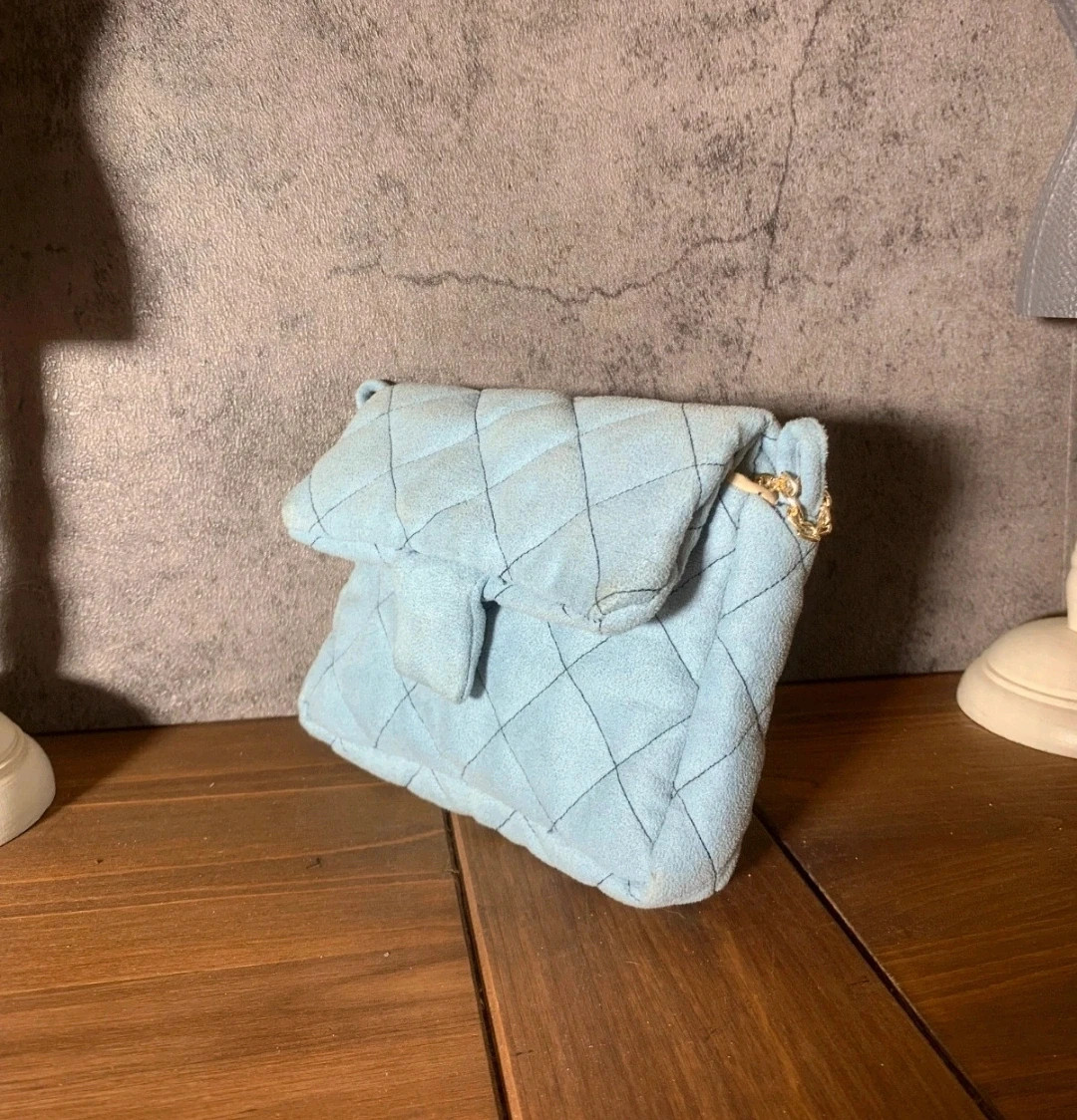 Bolso de mano acolchado azul claro | Light Blue Quilted Handbag 3