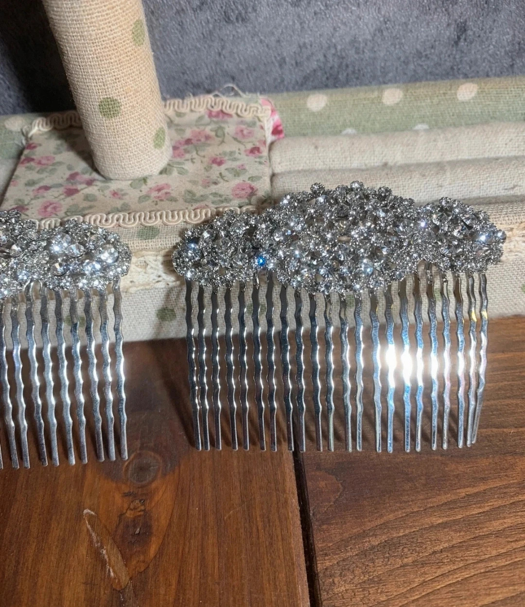 Par de Peinetas Plateadas | Pair of Silver Hair Combs | Paire de Peignes Argentés 5