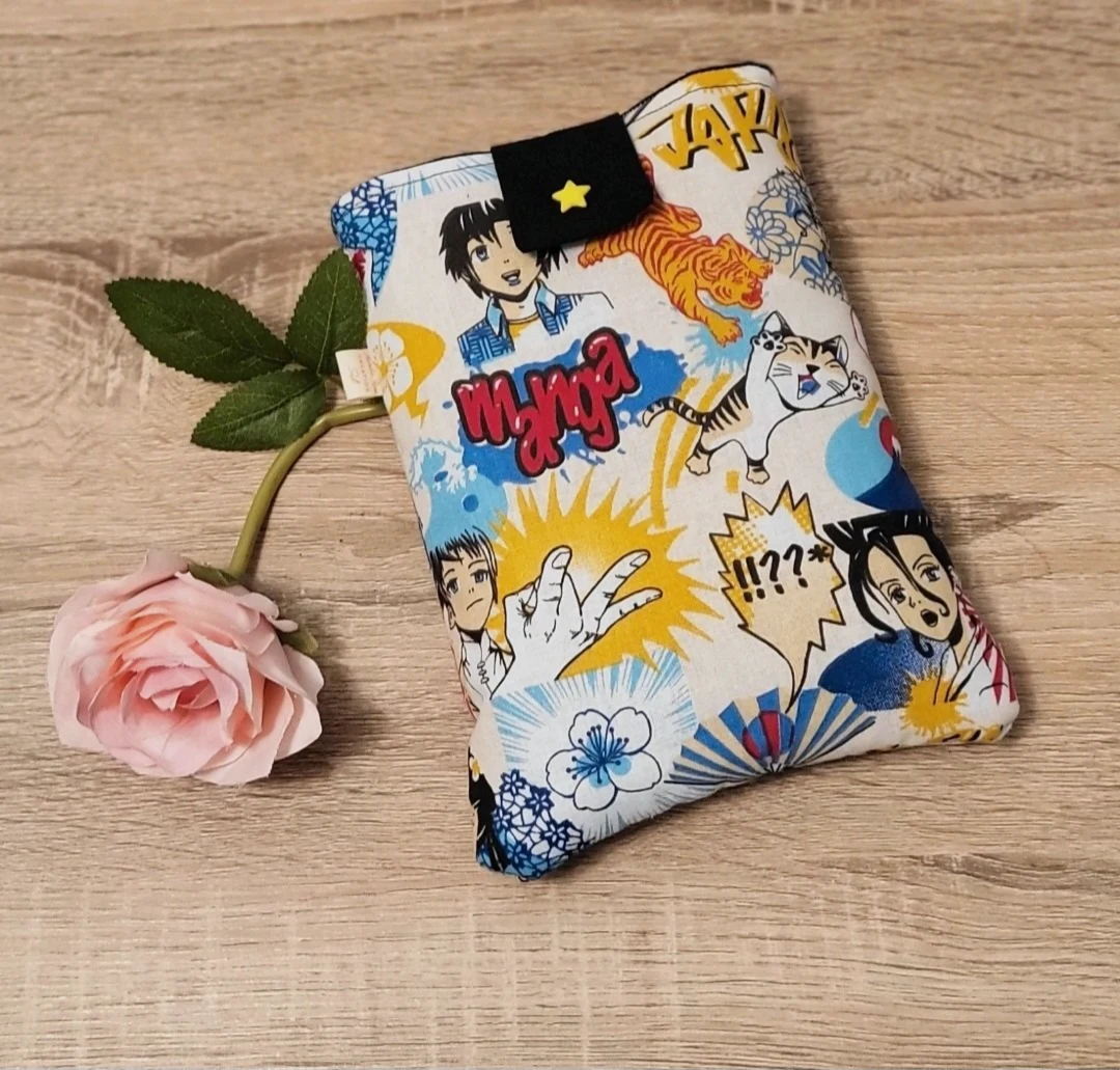 Pochette molletonnée imprimé manga et Japon multicolore