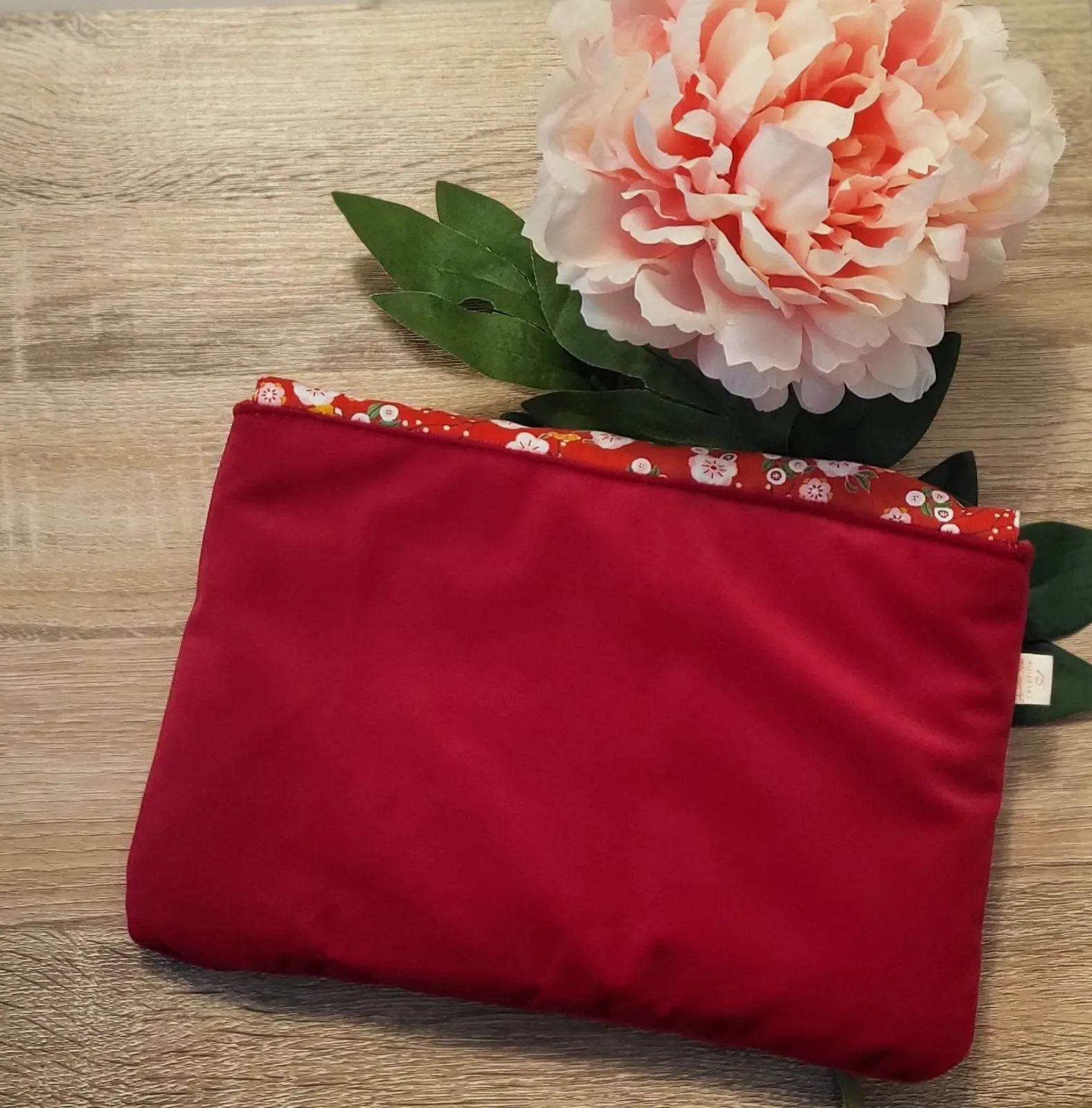 Pochette rouge  – Aucune 2