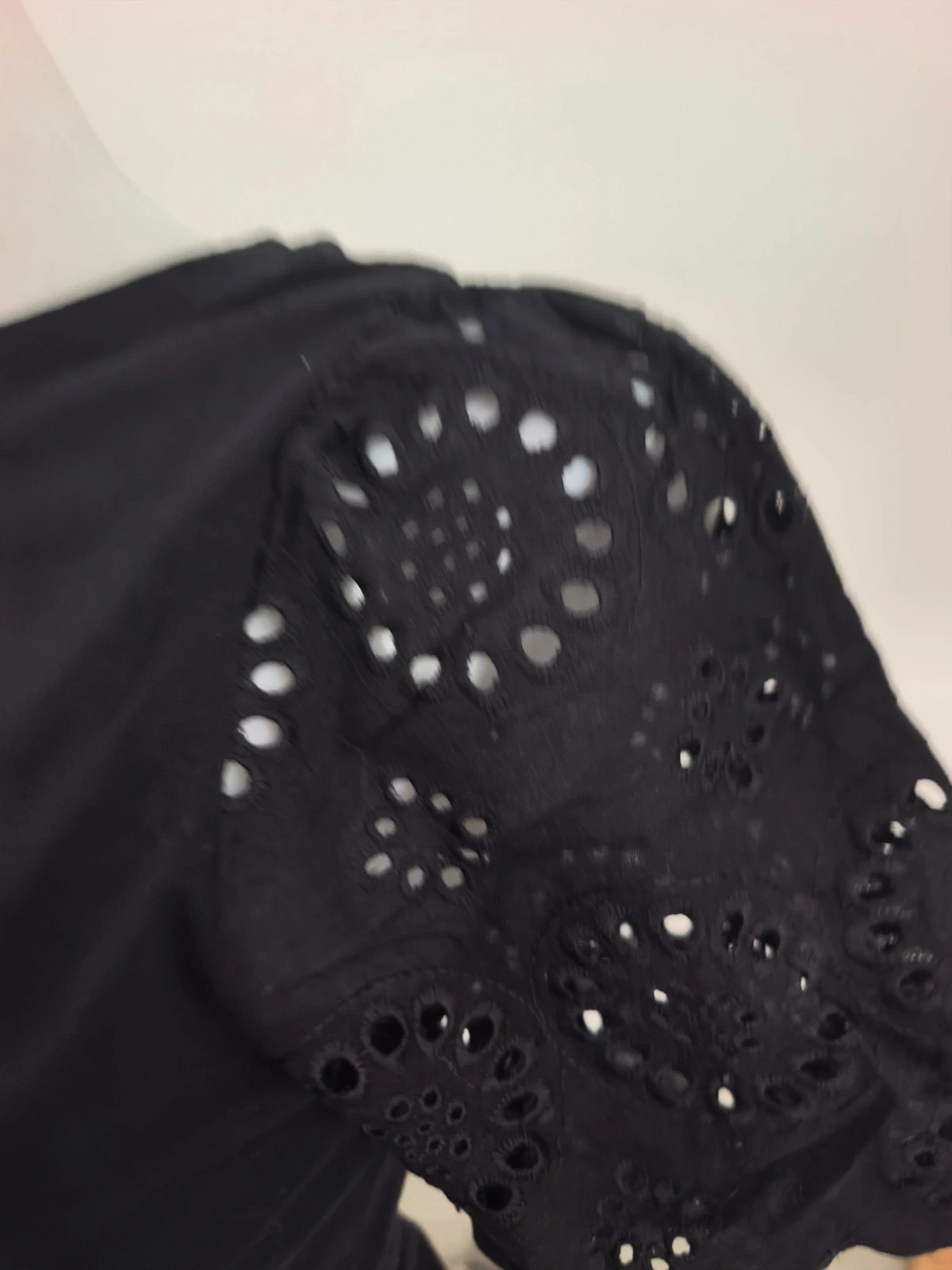 Blouse noire H&M à manches ajourées – Taille XS – H&M – taille XS / 34 / 6 2