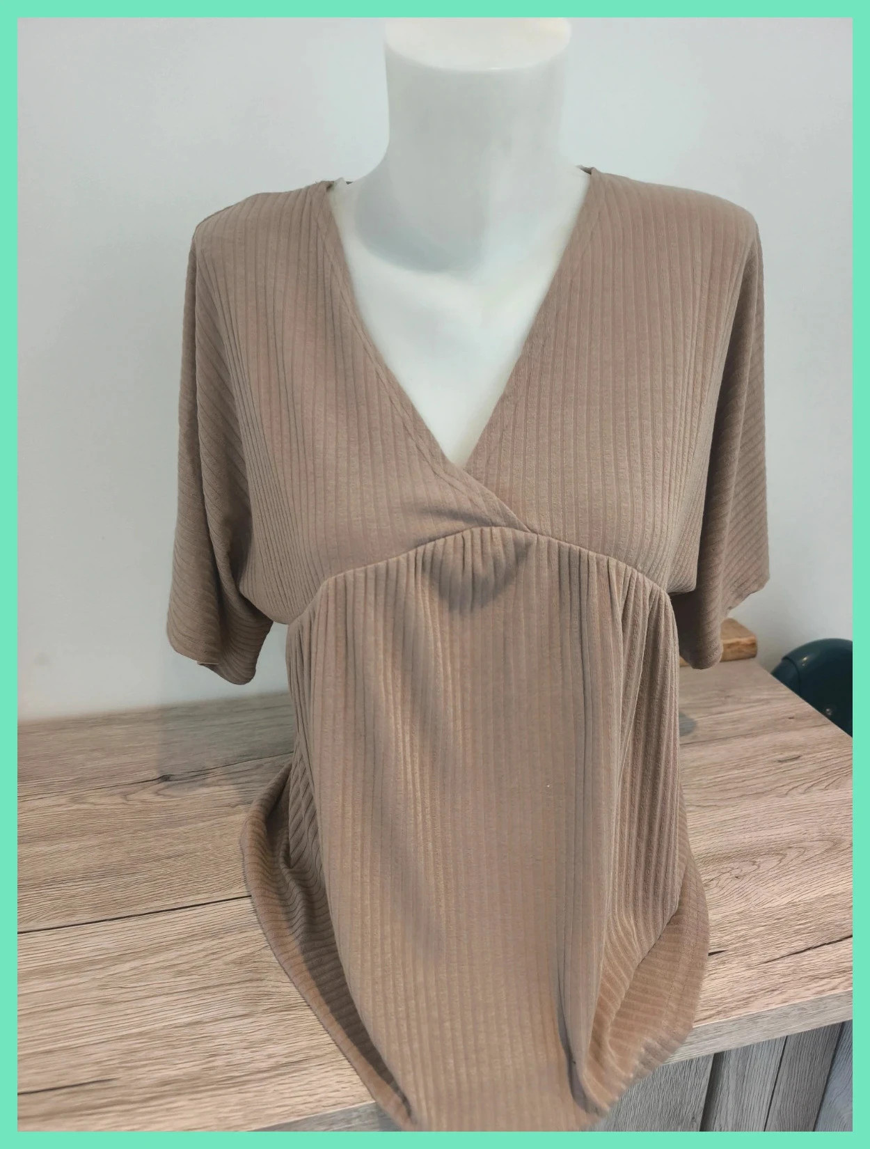 Blouse côtelée taupe George col cache-cœur – taille 42. No275