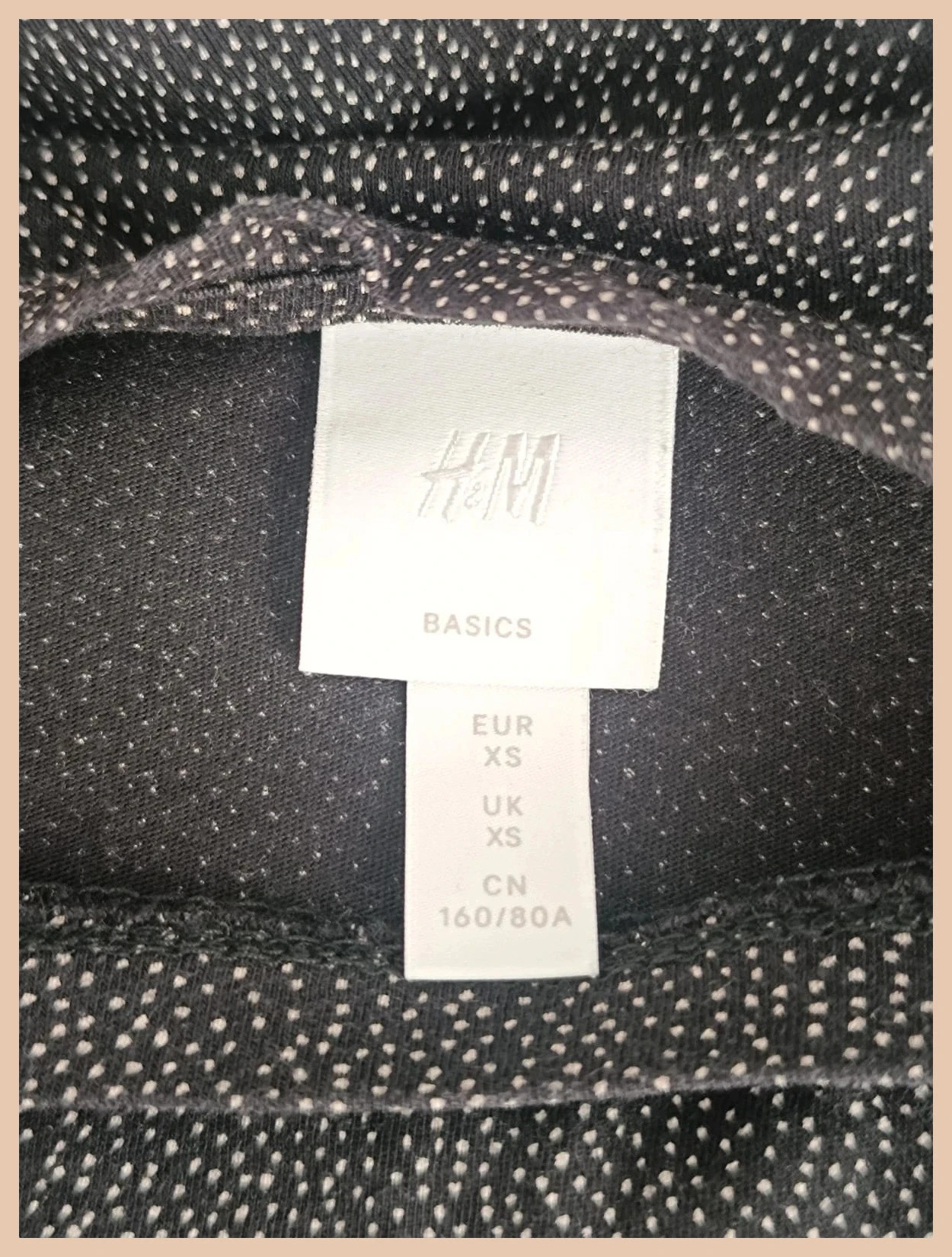 T-shirt H&M Basics noir à pois – Taille XS. No309 – H&M – taille XS / 34 / 6 2