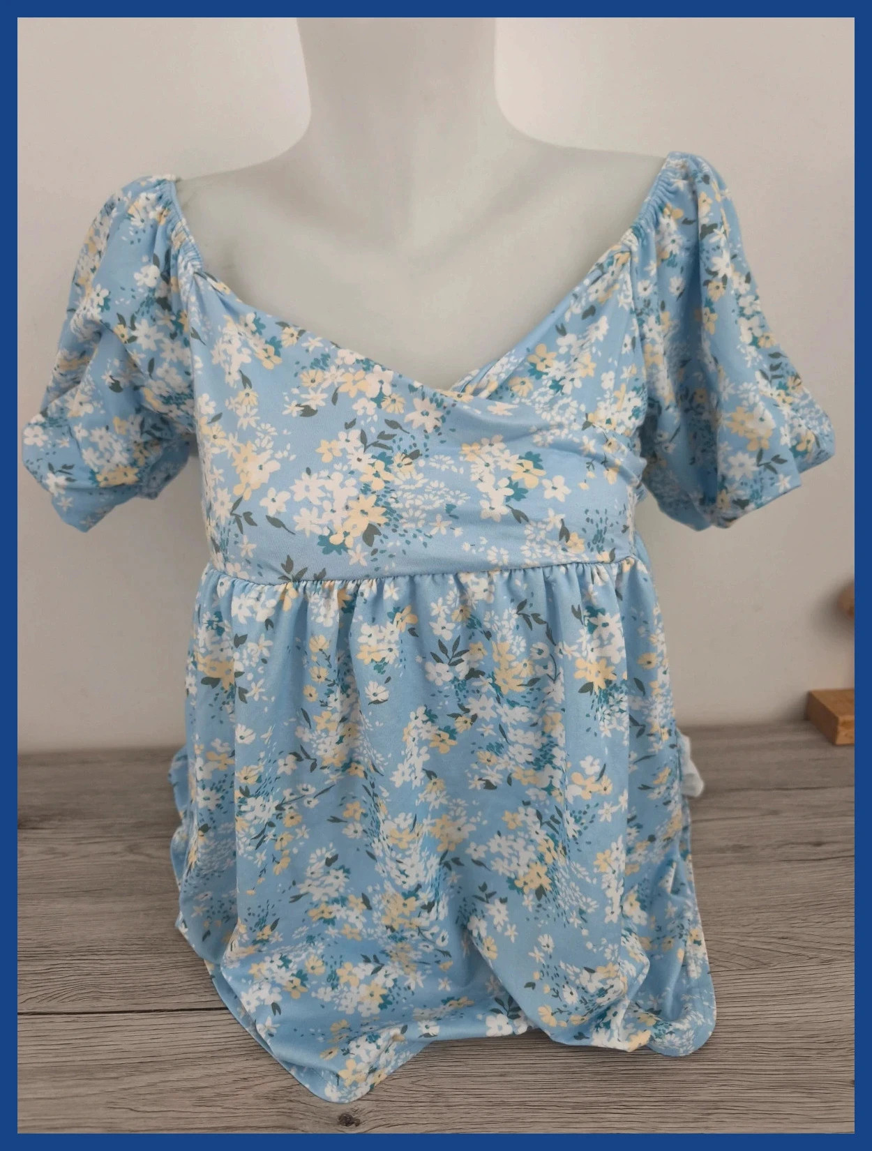 Blouse bleue fleurie manches bouffantes – Taille 40 (UK 12) – In The Style – taille L / 40 / 12