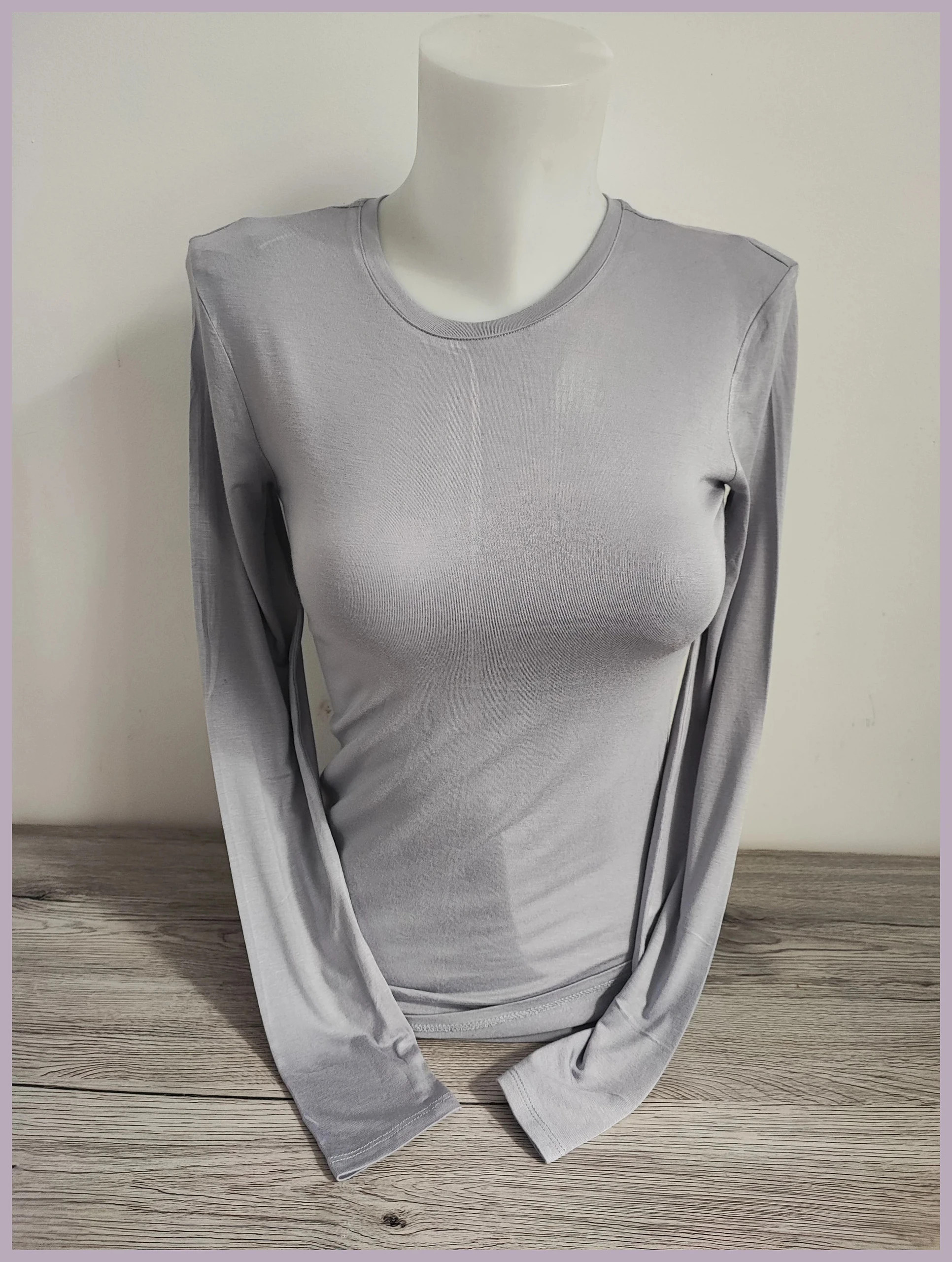 t shirt manches longues de chez banaton taille XS No159 – Babaton – taille XS / 34 / 6