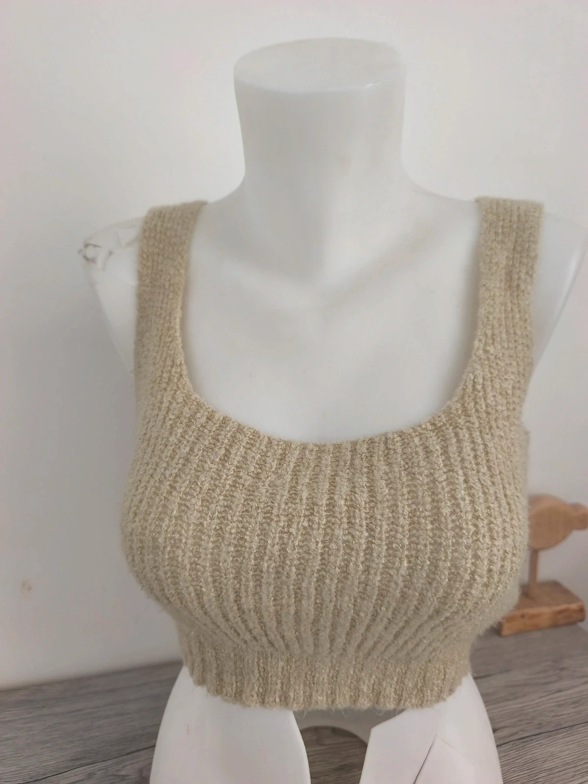 Pull sans manches court beige taille M– I Saw It First 🤎. No331 – I Saw it First – taille M / 38 / 10