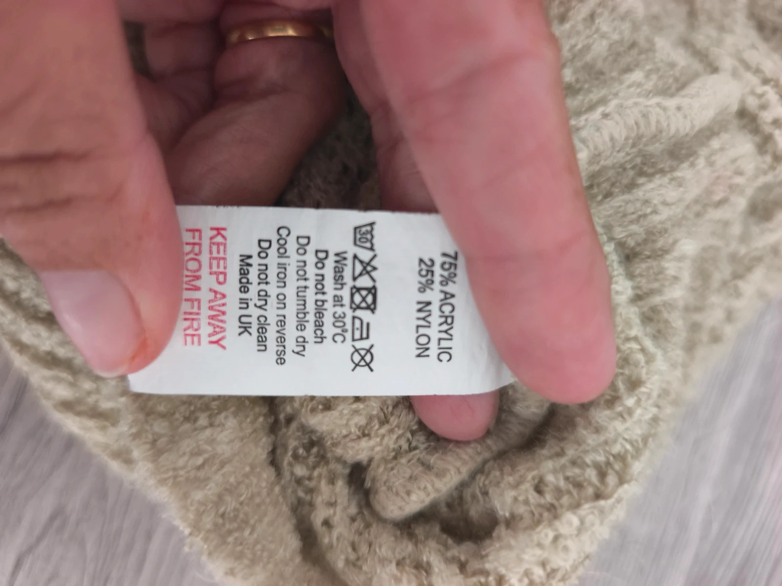 Pull sans manches court beige taille M– I Saw It First 🤎. No331 – I Saw it First – taille M / 38 / 10 3