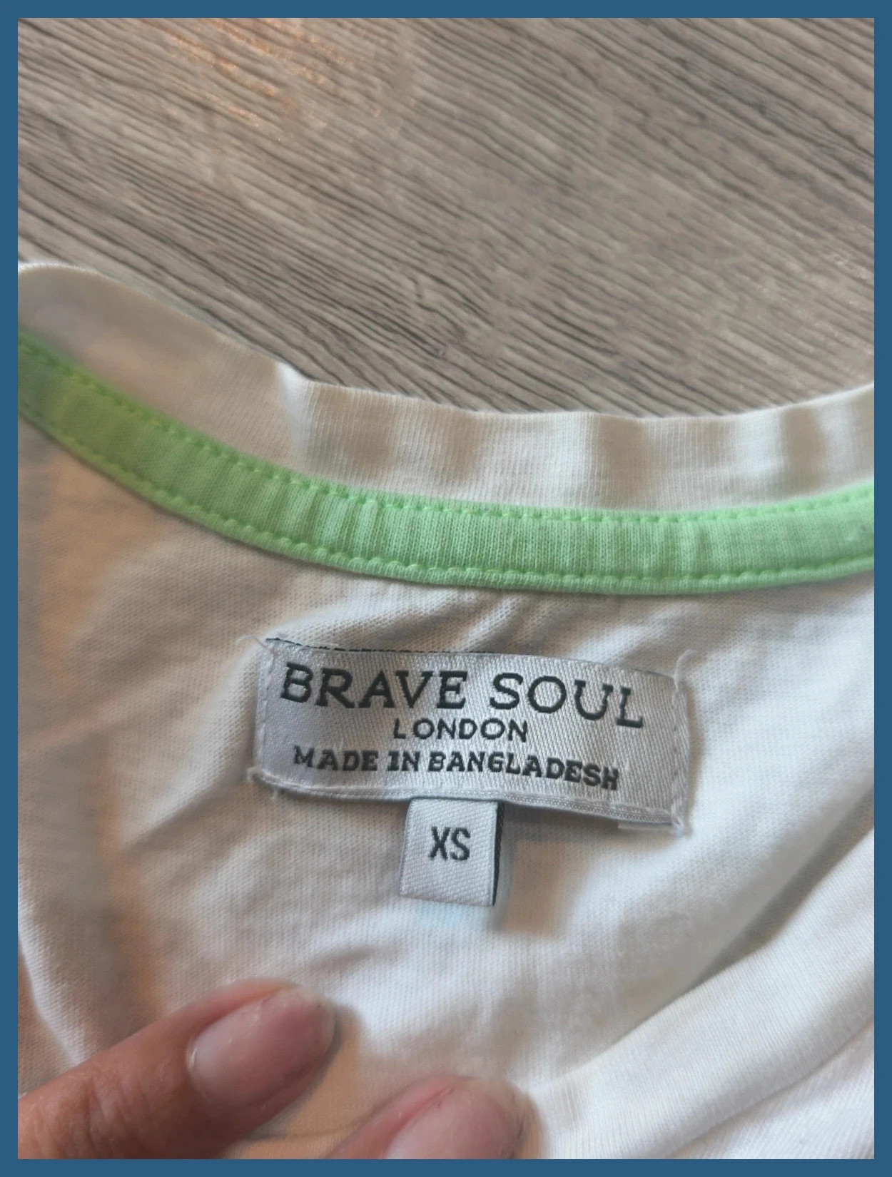 T-shirt Brave Soul blanc à volant vert – 100 % coton – Taille XS – Brave Soul – taille XS / 34 / 6 2