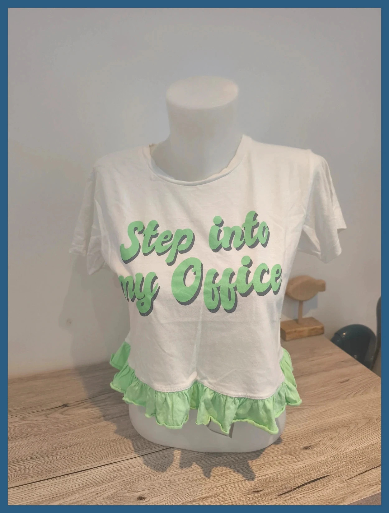 T-shirt Brave Soul blanc à volant vert – 100 % coton – Taille XS