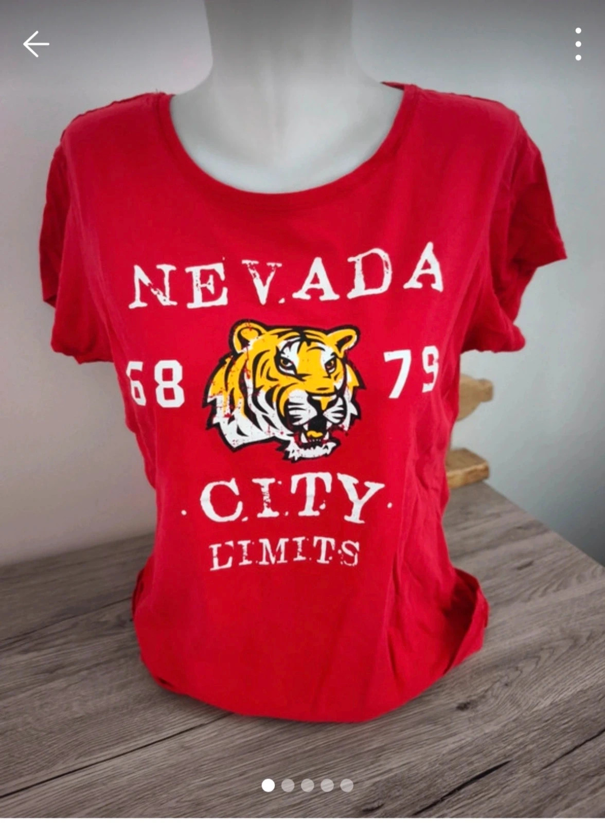 T-shirt rouge imprimé lion – Taille 40. No322