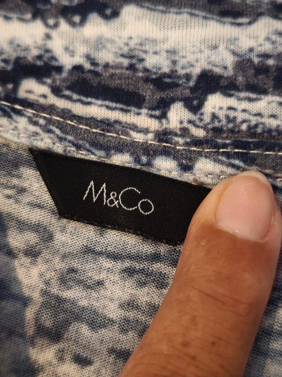 T-shirt M&Co bleu et blanc imprimé Taille 42 Manches courtes – M&Co – taille XL / 42 / 14 2