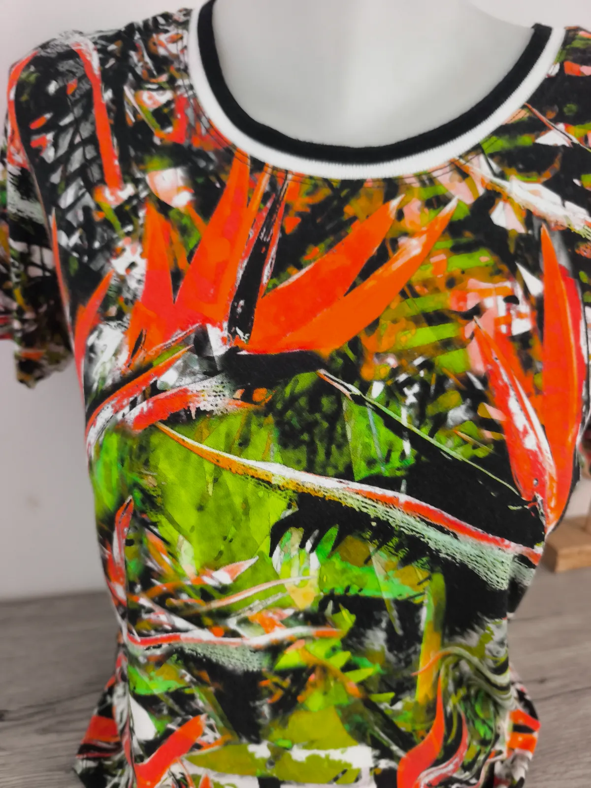 T-shirt floral tropical à manches courtes – Pas de marque – taille L 2