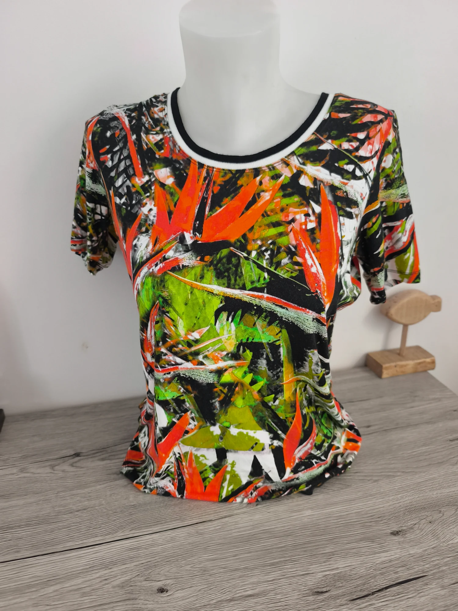 T-shirt floral tropical à manches courtes – Pas de marque – taille L