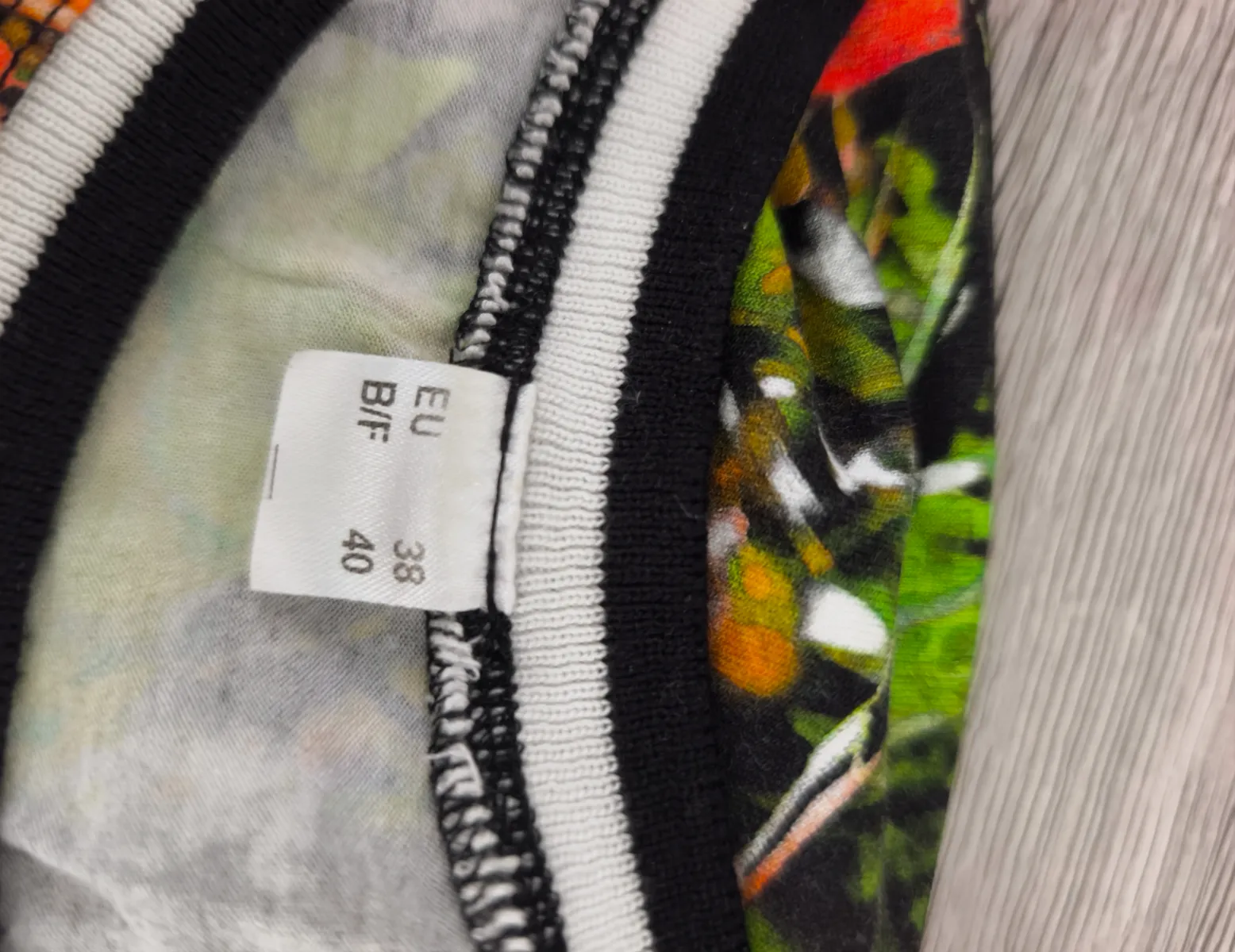 T-shirt floral tropical à manches courtes – Pas de marque – taille L 3