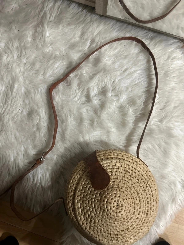Sac de plage en bandoulière fais main en paille neuf