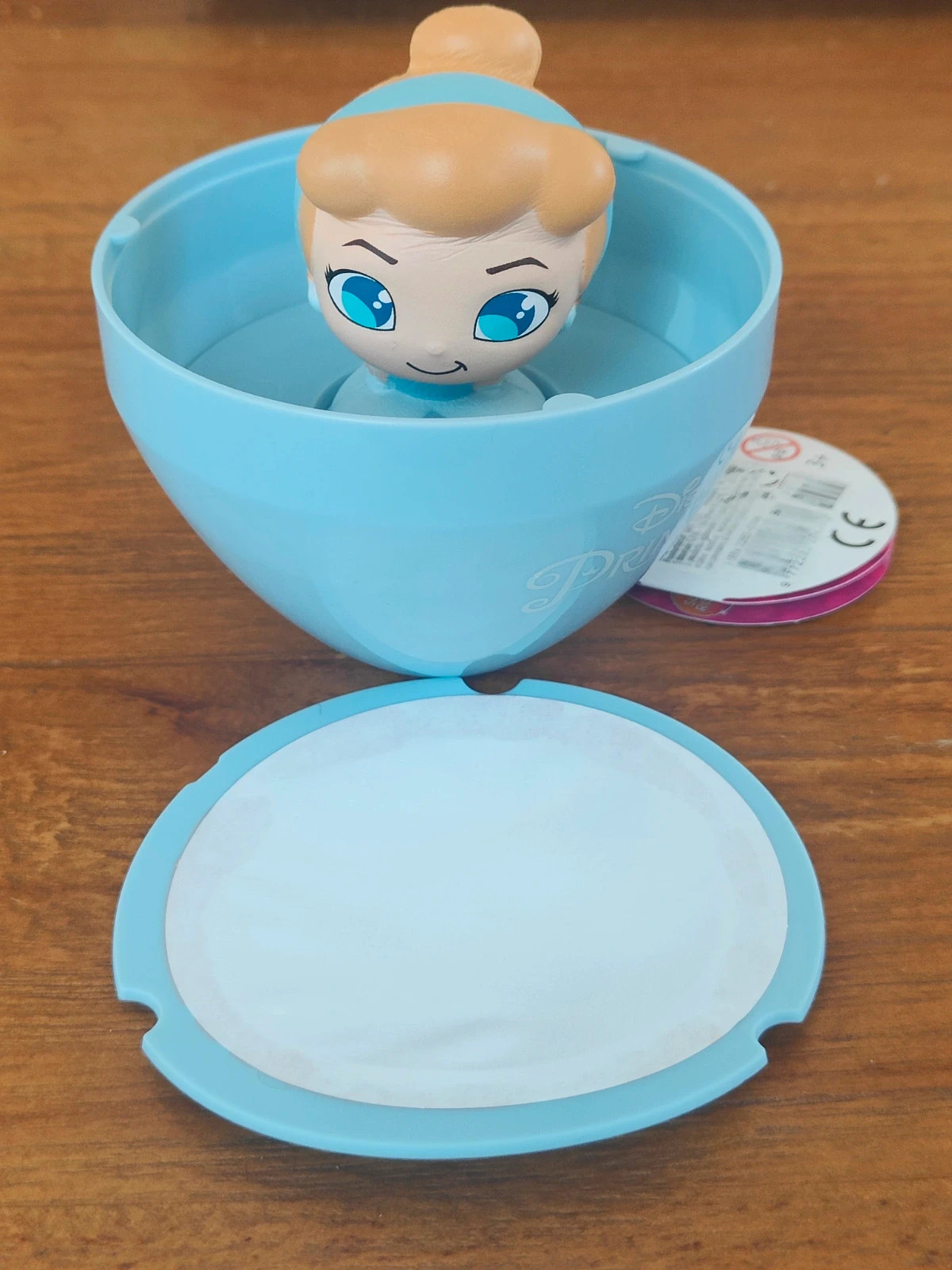 Figurine surprise style squichy Cendrillon Princesse Disney senteur vanille / Tasse Tea Party Sbabam