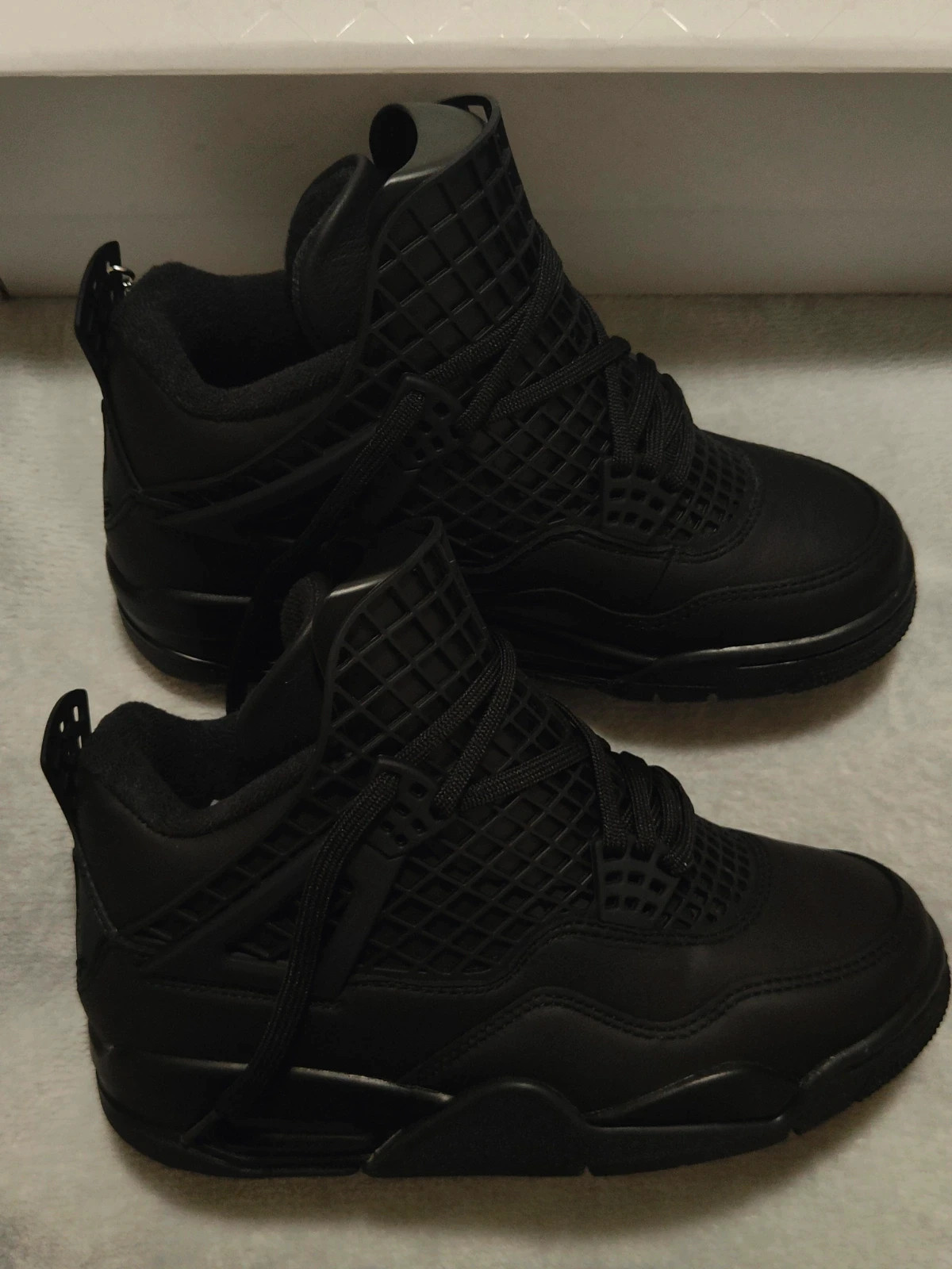 Air Jordan 4 Retro Net Black modèle Femme - Taille 35.5 (Us 5/Uk 2,5) – Jordan – taille 35.5 4