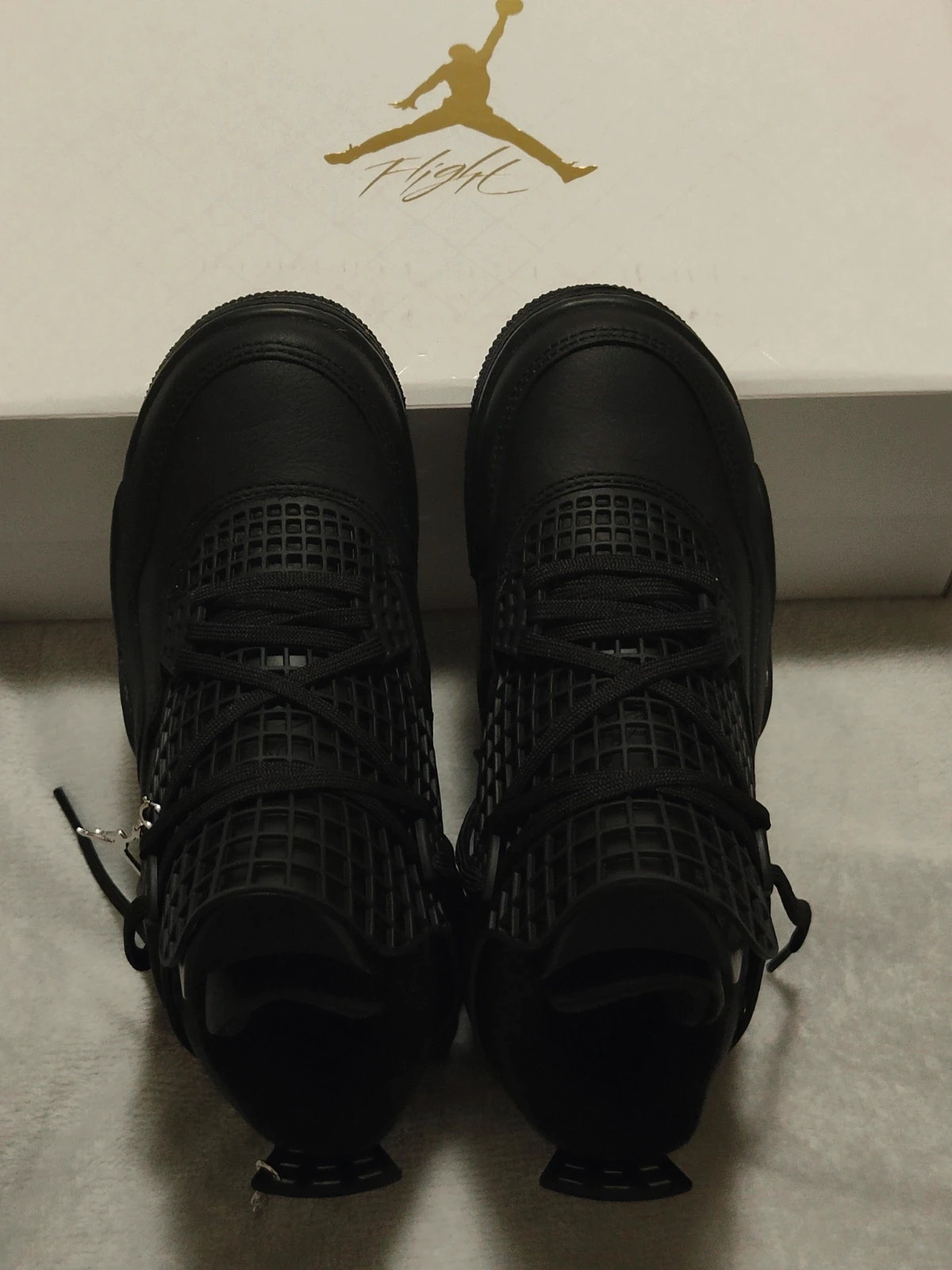 Air Jordan 4 Retro Net Black modèle Femme - Taille 35.5 (Us 5/Uk 2,5)