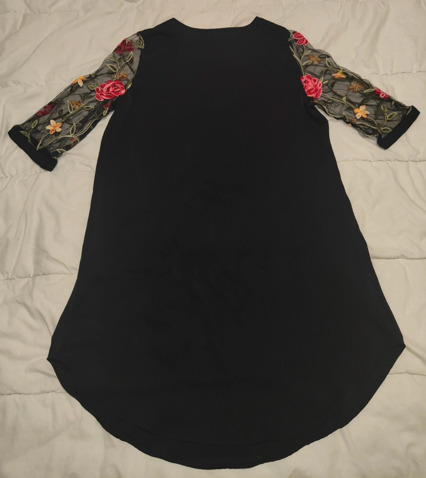 Robe noire fluide Shein Manches brodé fleurs Taille L (40/42) – Shein – taille L / 40 / 12 2