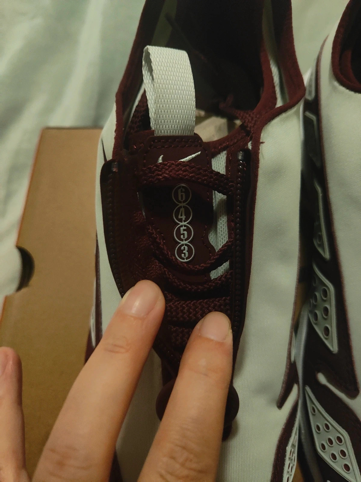 Paire de Nike Air Max SNDR "White Burgundy" Blanche/Bordeaux Taille 42 – Nike – taille 42 4