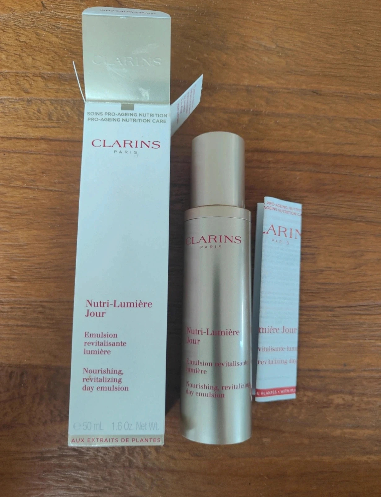 Clarins Nutri-Lumière Jour Émulsion Revitalisante 50ml Lire la description merci