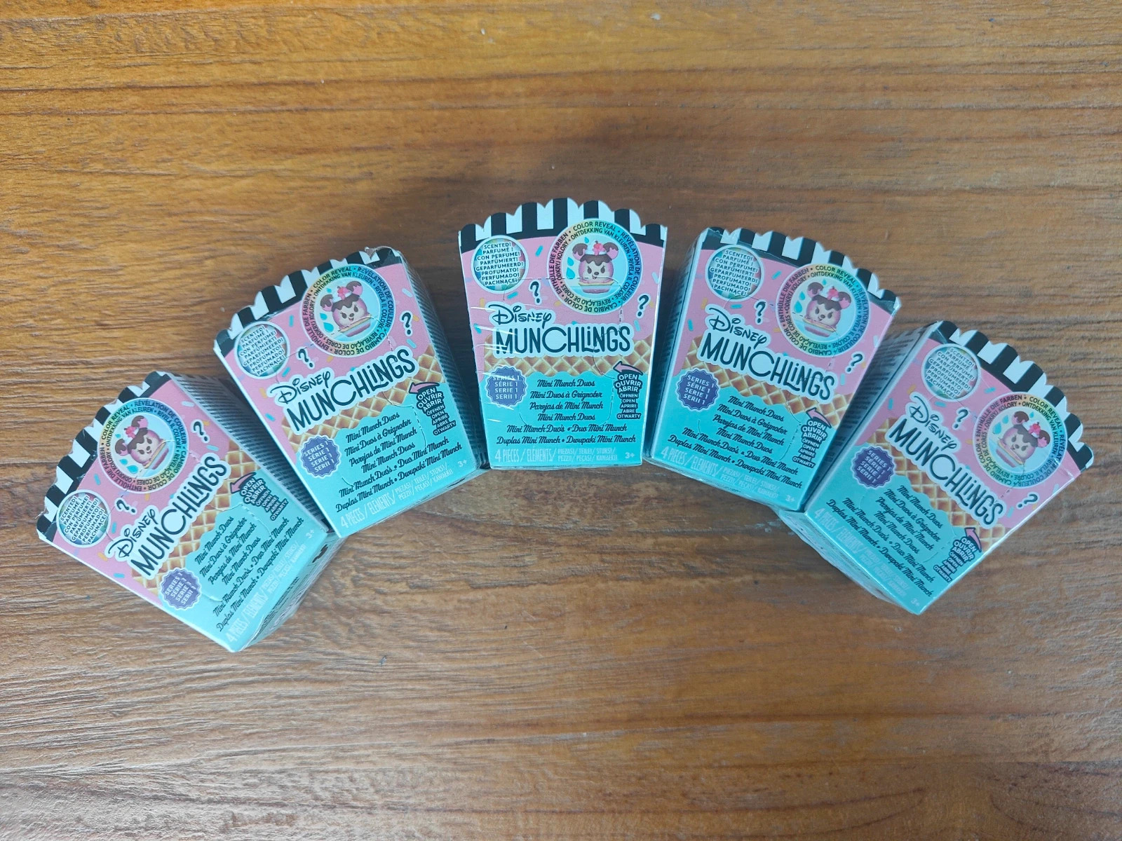 Lot de 5 Boîtes Disney Munchlings parfumés Series 1 (10 Figurines et 10 accessoires)