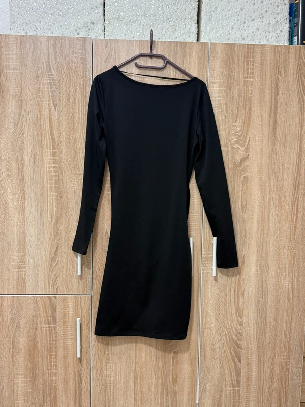 Schwarzes figurbetontes Kleid mit Raffung – Pieces – taille S / 36 / 8 2