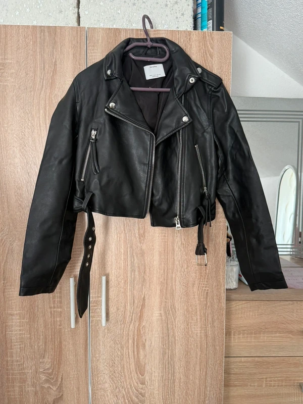 Bershka schwarze Bikerjacke aus Kunstleder – Bershka – taille S / 36 / 8