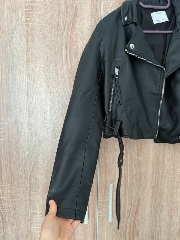 Bershka schwarze Bikerjacke aus Kunstleder – Bershka – taille S / 36 / 8 3