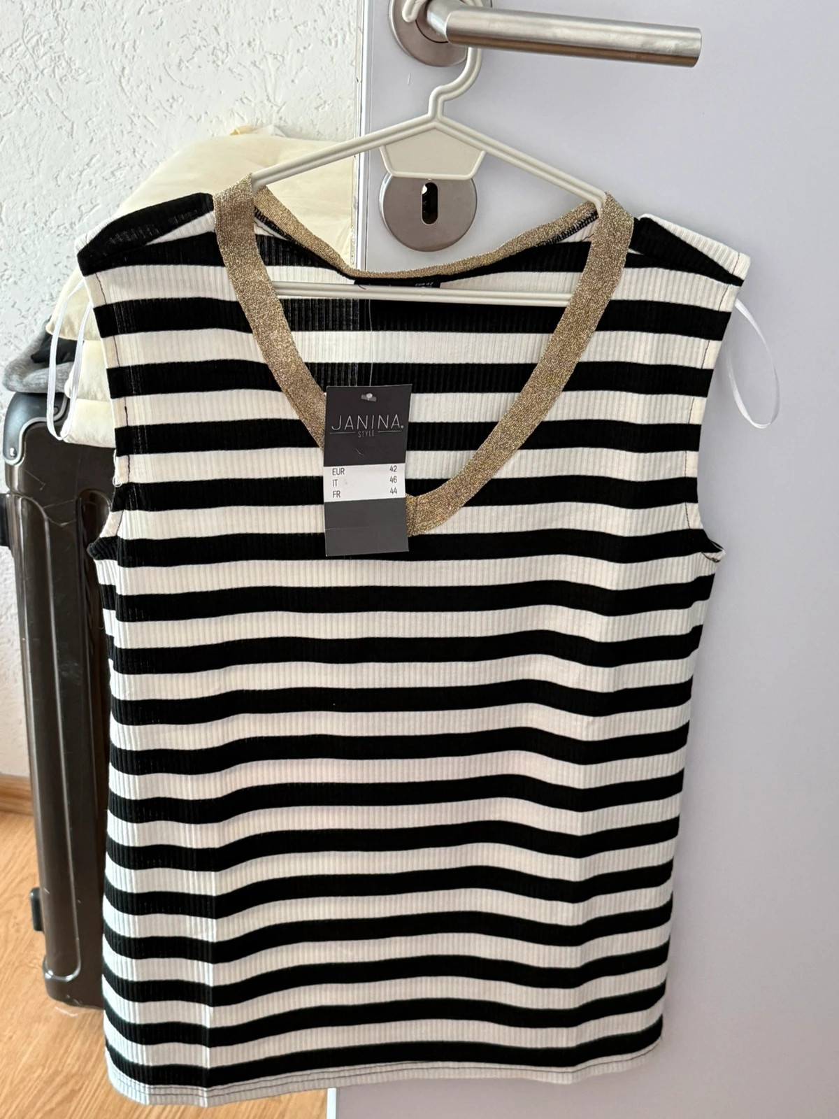 Janina Style Top schwarz-weiß gestreift mit Gold