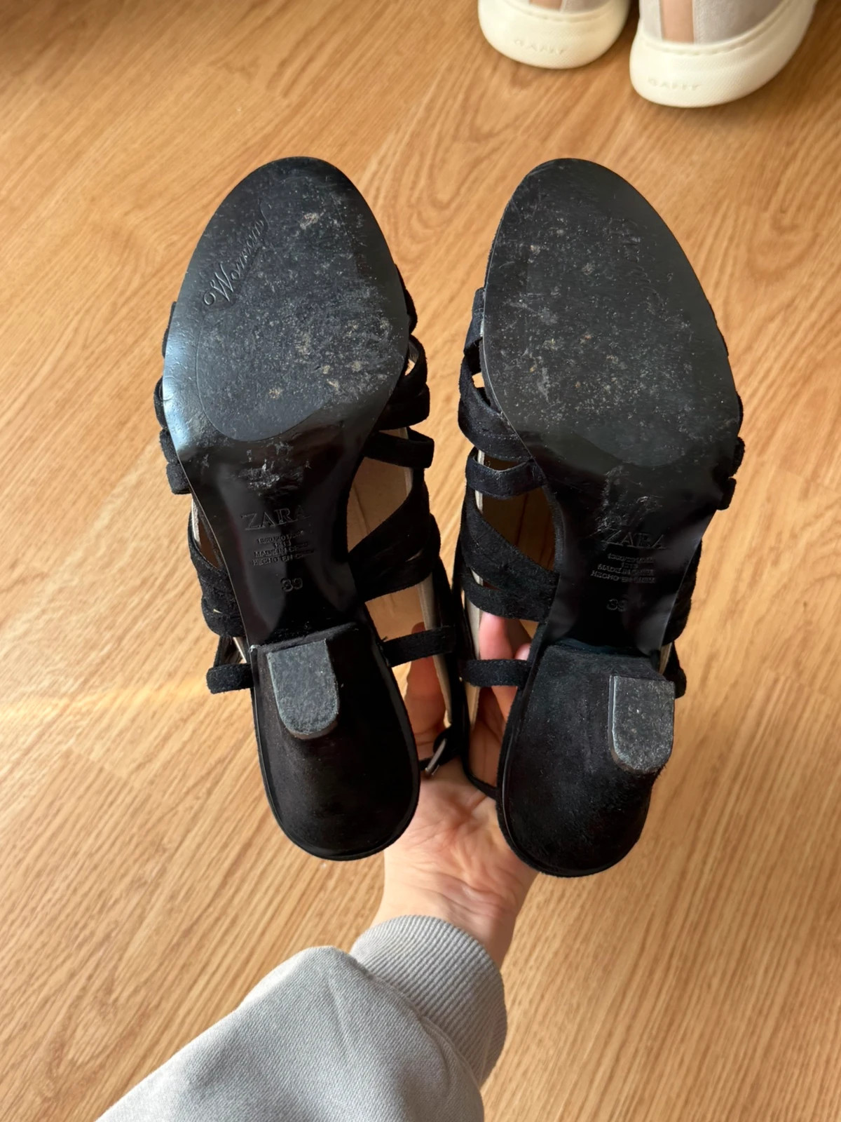 Zara schwarze Riemchen-Sandaletten mit Absatz – Zara – taille 39 5
