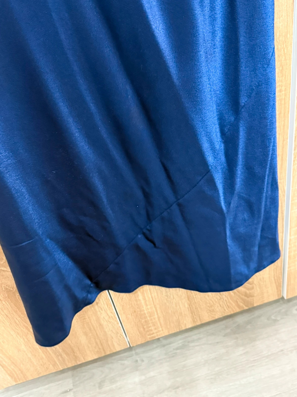 Elegantes Satin Maxikleid Dunkelblau – Nameless – taille XXL / 44 / 16 4