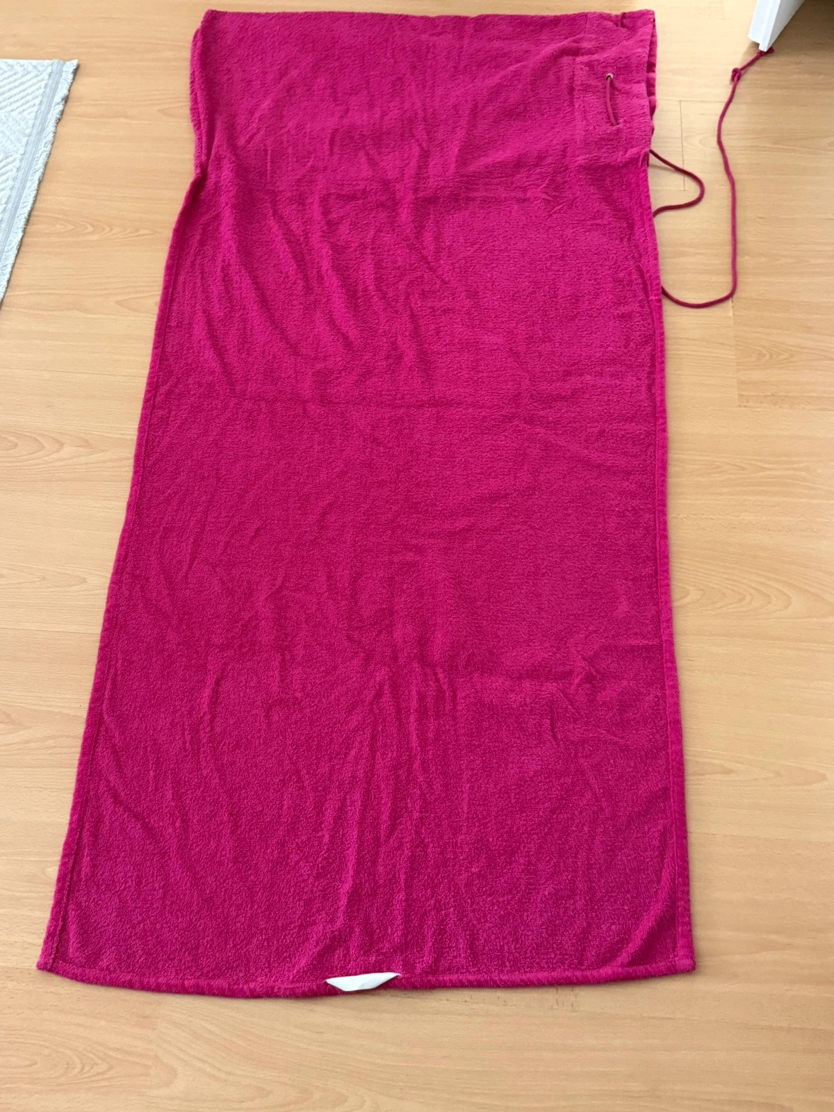 Strandmatte / Strandtuch mit integrierter Tragetasche 3