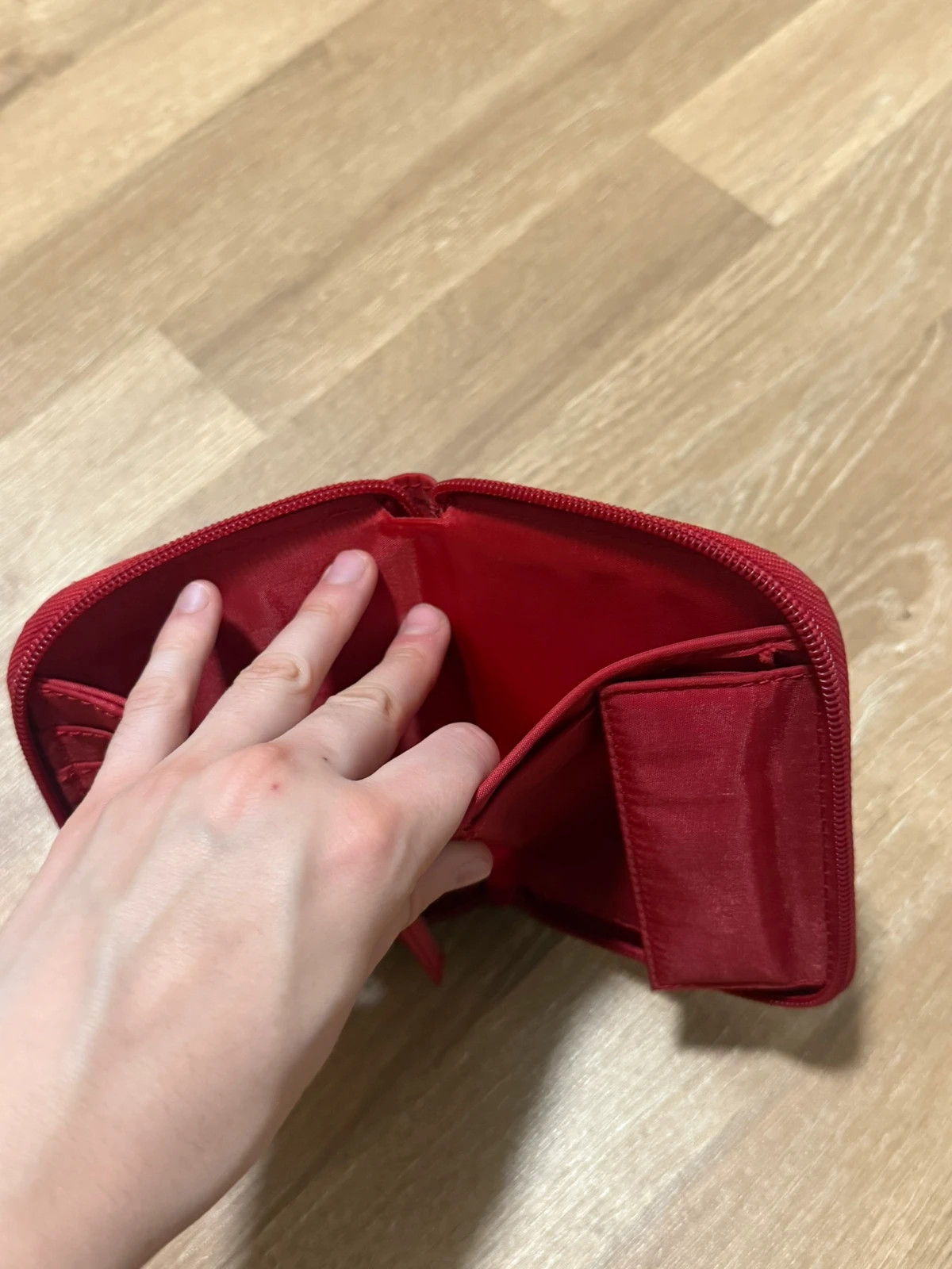 Rotes Portemonnaie mit Reißverschluss – Accessories 3