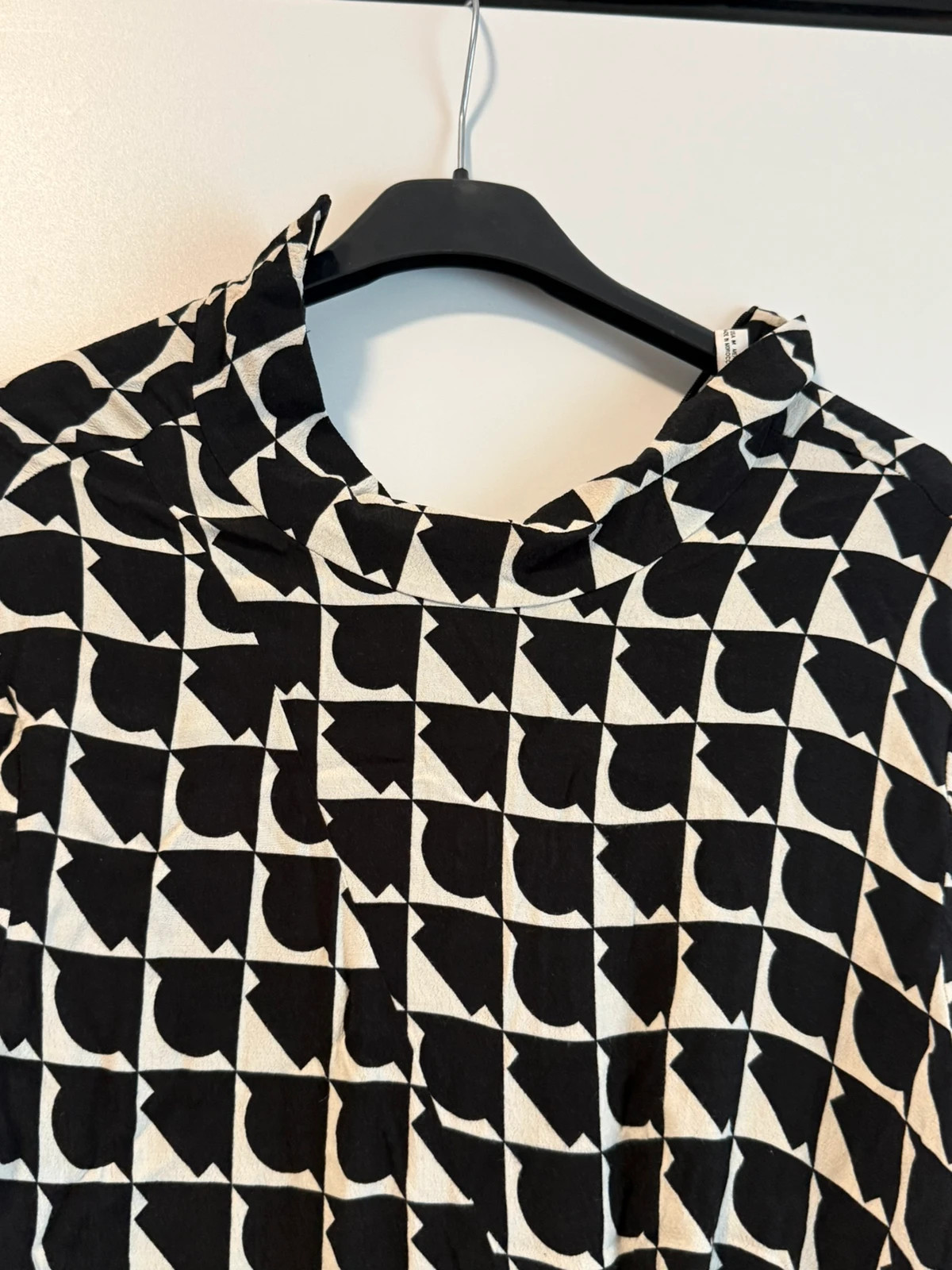Schwarz-weiß gemustertes Midikleid mit langen Ärmeln – Zara – taille M / 38 / 10 3