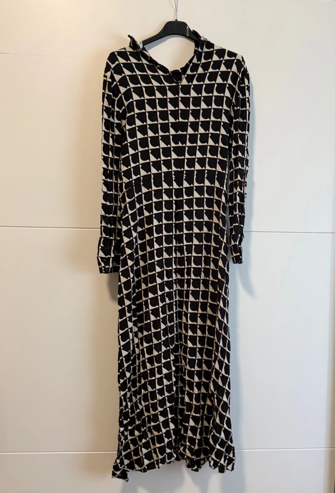 Schwarz-weiß gemustertes Midikleid mit langen Ärmeln – Zara – taille M / 38 / 10 5