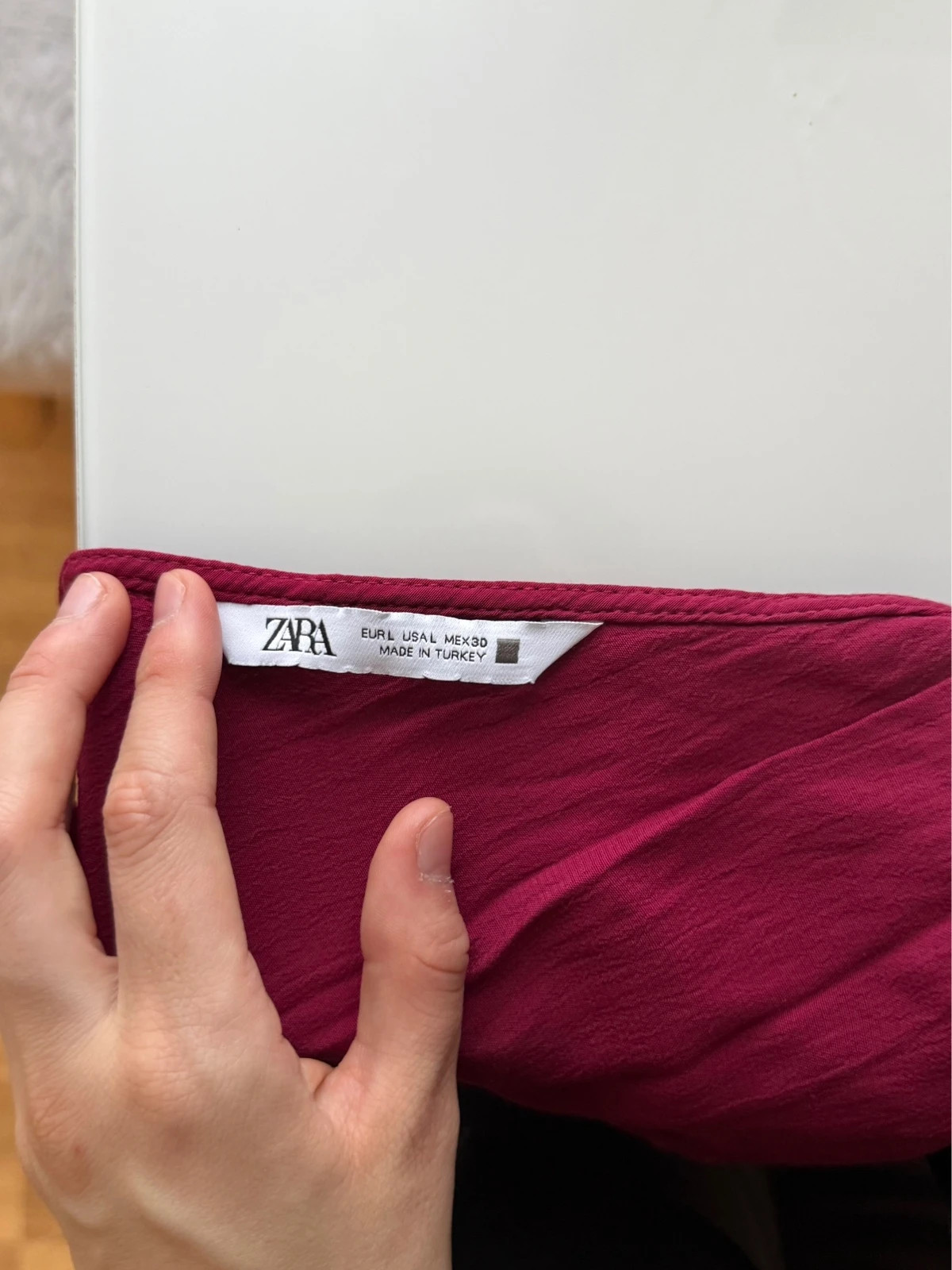 Midikleid in Fuchsia/Bordeaux mit Knotendetail – Zara – taille L / 40 / 12 5